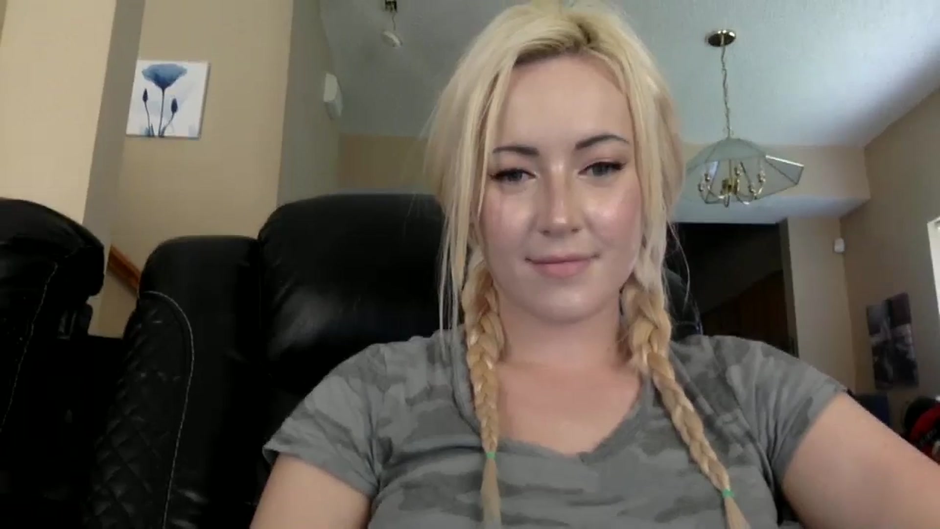 Gallery image thumbnail from AFoxBaby's myfreecams stream on, 08/15/2023, 19:39 image 11 of 20