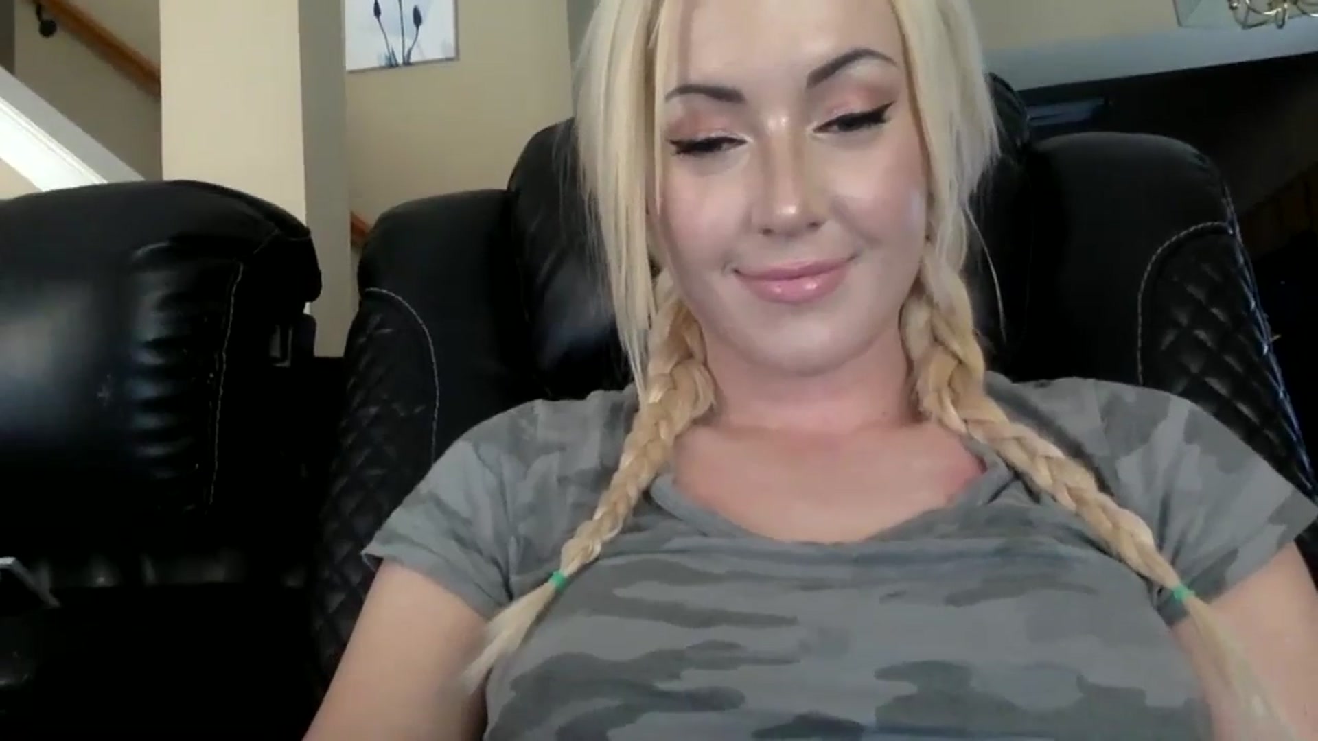 Gallery image thumbnail from AFoxBaby's myfreecams stream on, 08/15/2023, 20:29 image 11 of 20