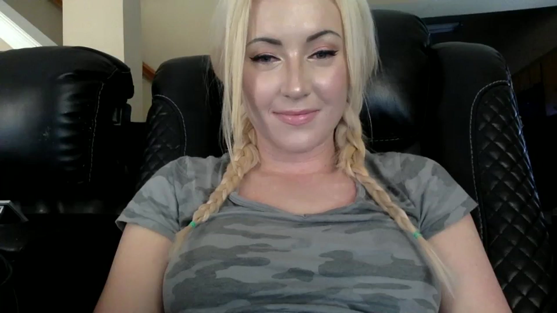 Gallery image thumbnail from AFoxBaby's myfreecams stream on, 08/15/2023, 20:29 image 17 of 20