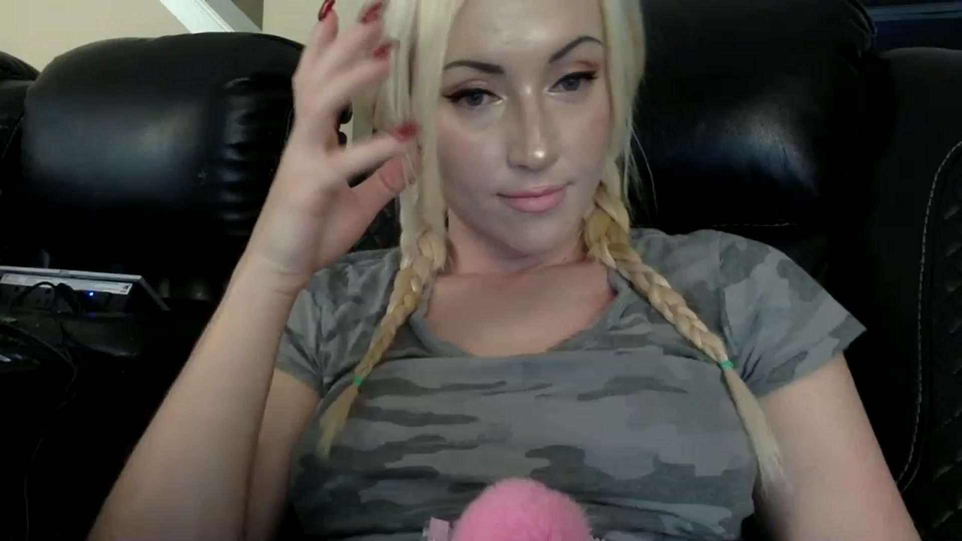 Gallery image thumbnail from AFoxBaby's myfreecams stream on, 08/15/2023, 20:29 image 3 of 20