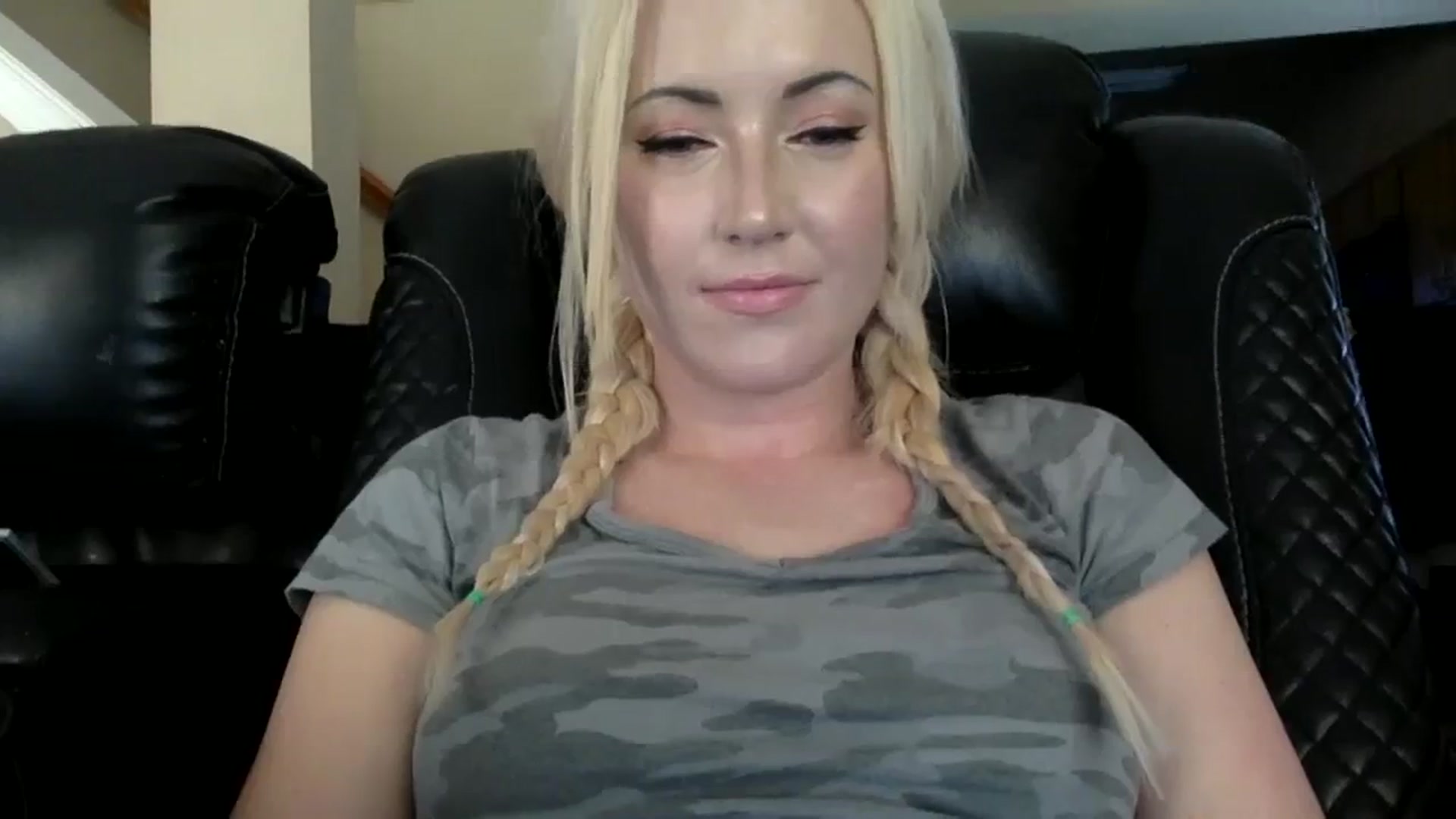 Gallery image thumbnail from AFoxBaby's myfreecams stream on, 08/15/2023, 20:29 image 16 of 20
