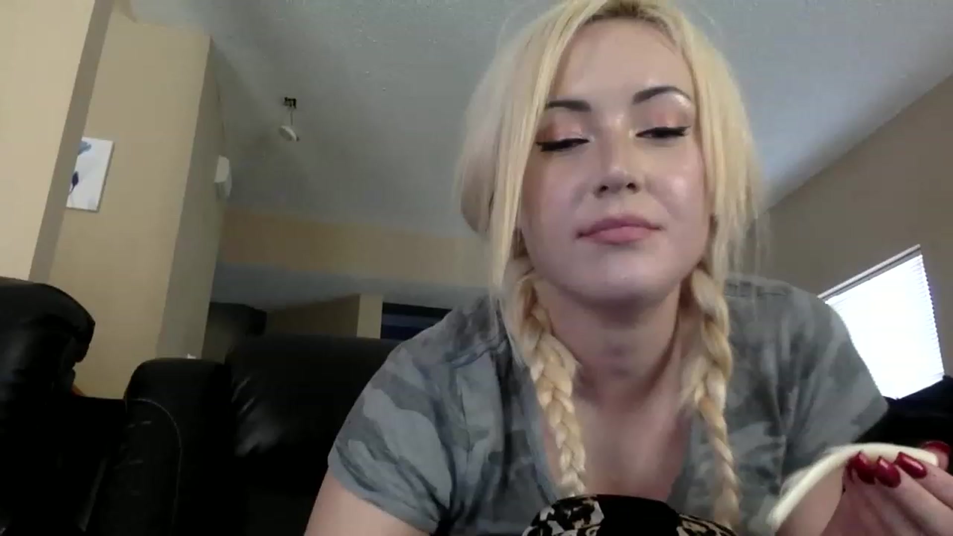 Gallery image thumbnail from AFoxBaby's myfreecams stream on, 08/15/2023, 21:30 image 18 of 20