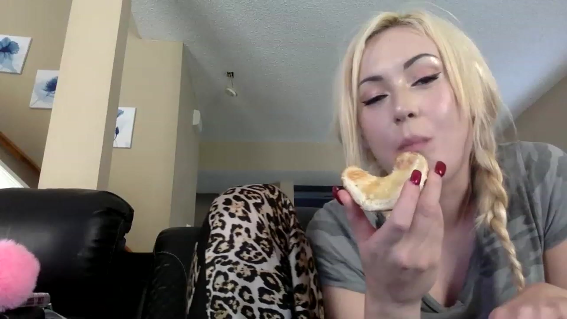 Gallery image thumbnail from AFoxBaby's myfreecams stream on, 08/15/2023, 21:30 image 16 of 20