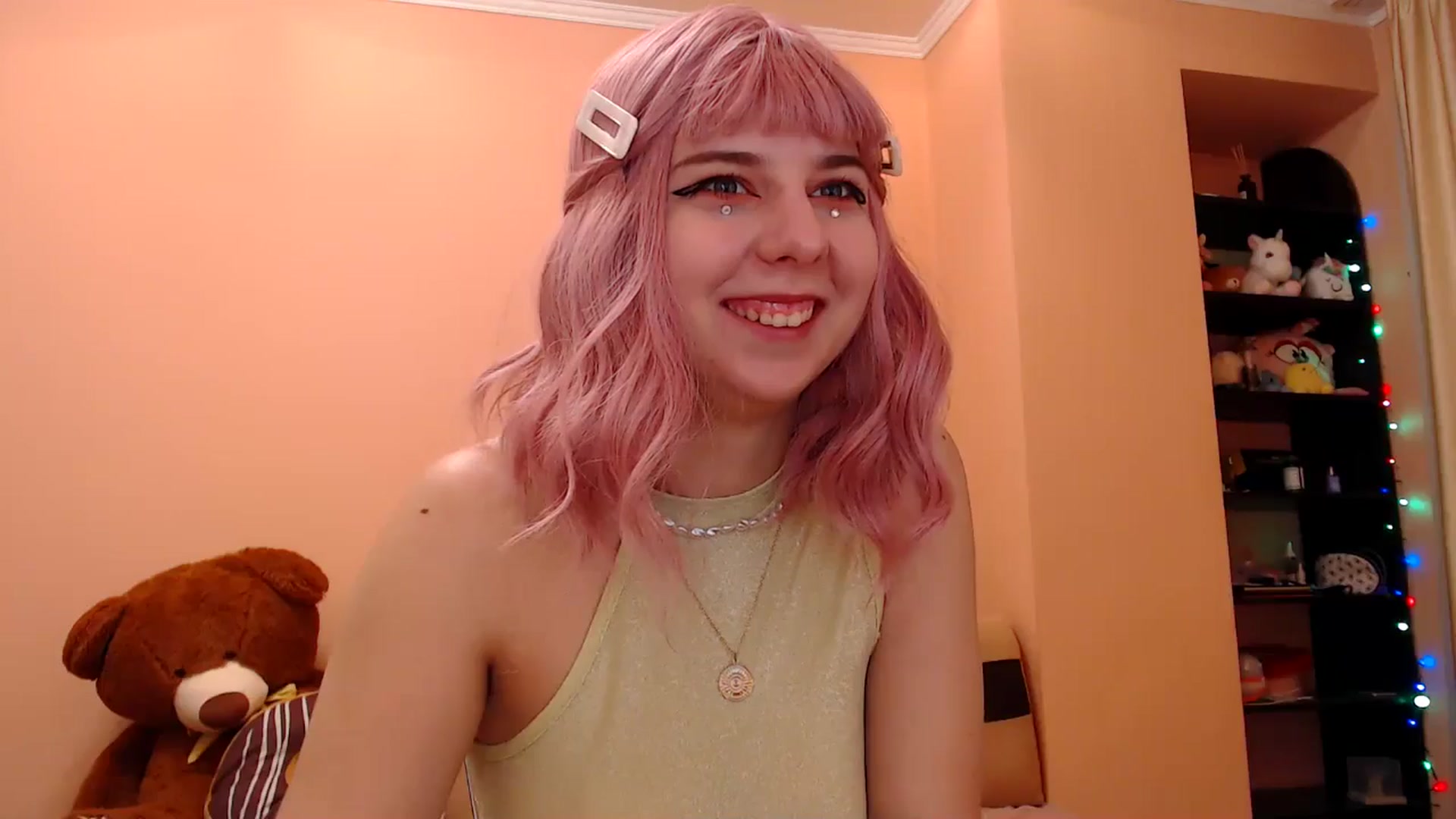 Gallery image thumbnail from AIinkaMalinka's myfreecams stream on, 12/12/2024, 07:25 image 19 of 20