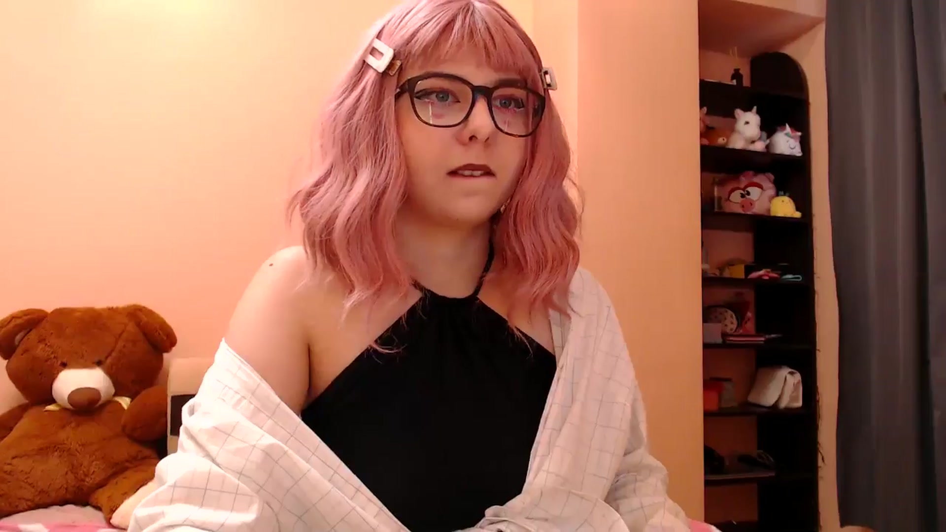 Gallery image thumbnail from AIinkaMalinka's myfreecams stream on, 03/23/2025, 08:40 image 2 of 20