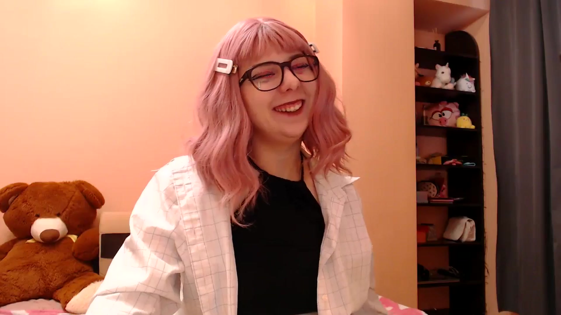 Gallery image thumbnail from AIinkaMalinka's myfreecams stream on, 03/23/2025, 08:40 image 18 of 20