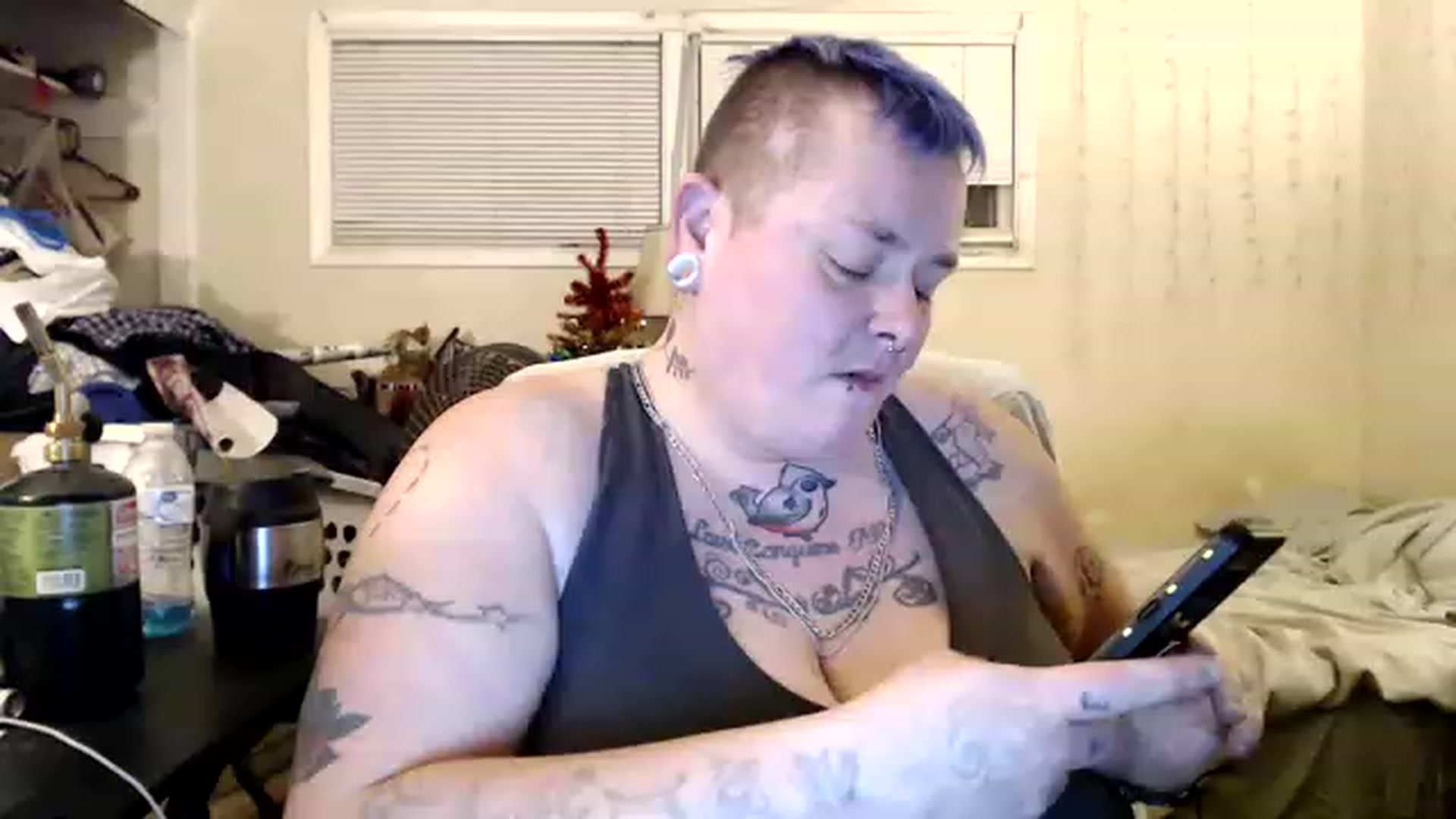 Gallery image thumbnail from AJthePunk420's myfreecams stream on, 01/08/2023, 10:15 image 6 of 20