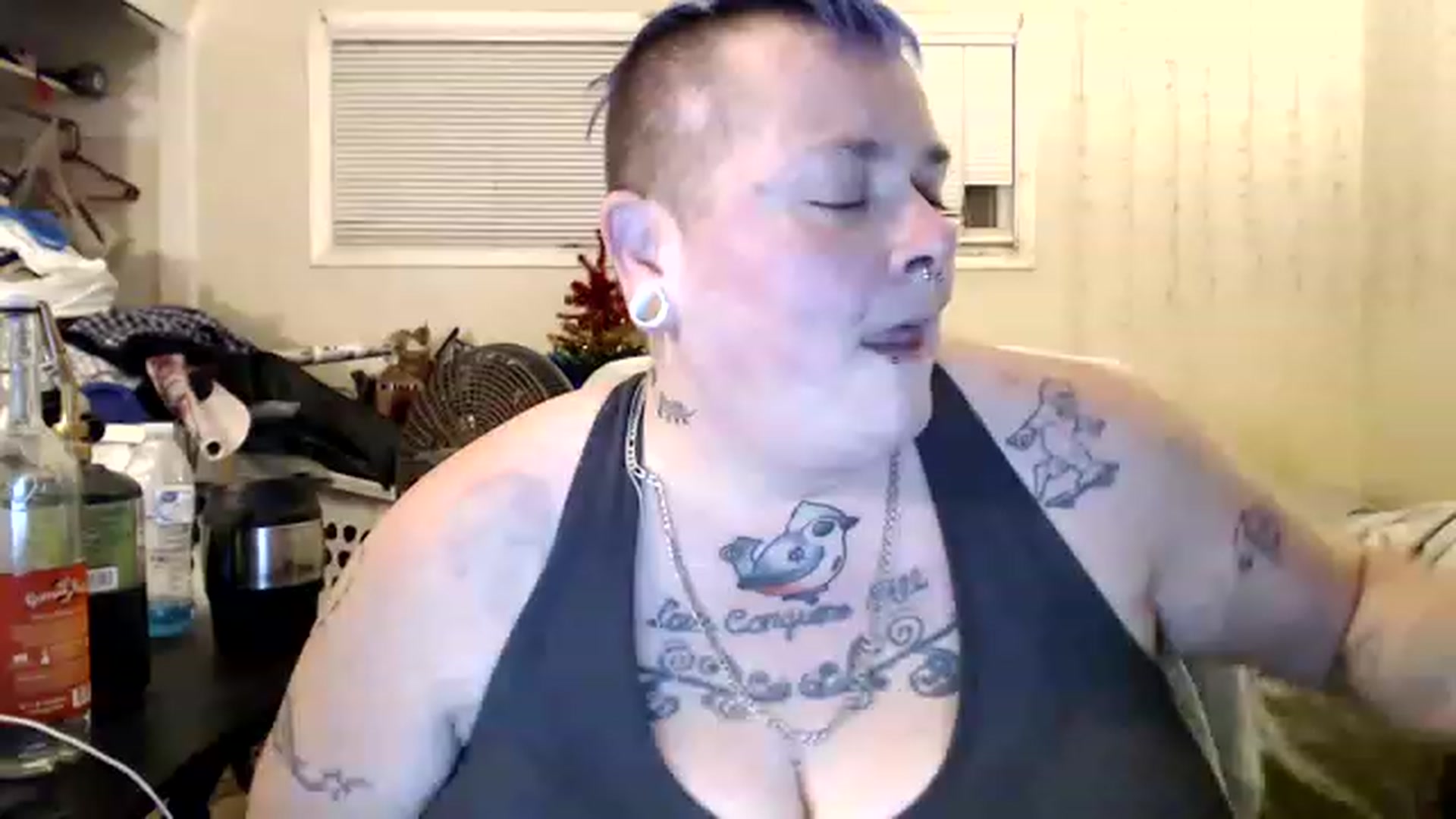 Gallery image thumbnail from AJthePunk420's myfreecams stream on, 01/08/2023, 10:15 image 16 of 20