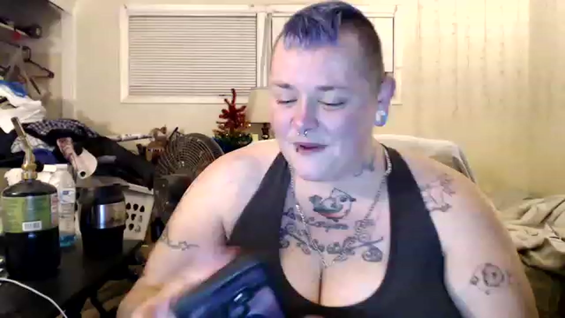 Gallery image thumbnail from AJthePunk420's myfreecams stream on, 01/08/2023, 10:15 image 17 of 20