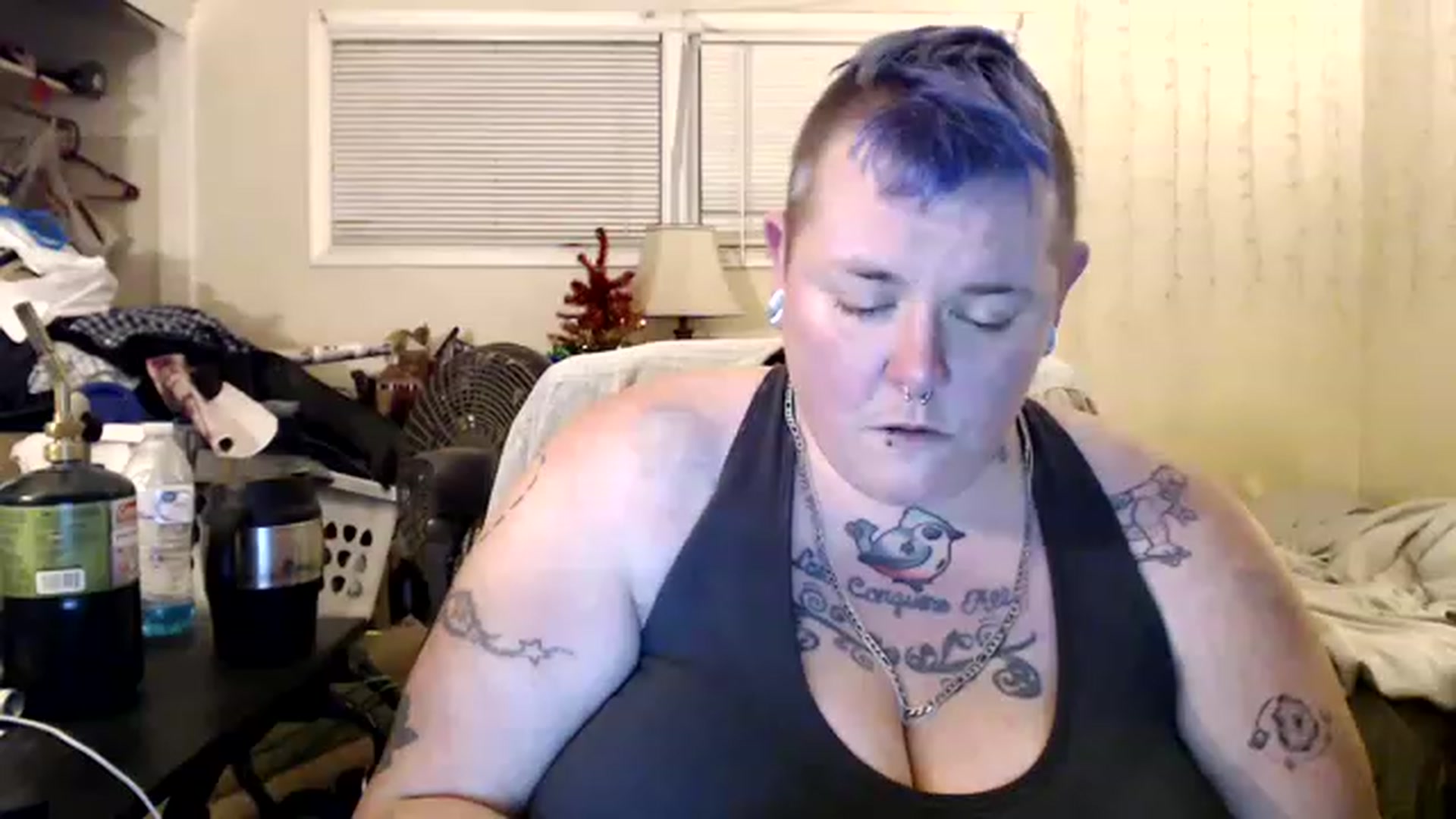 Gallery image thumbnail from AJthePunk420's myfreecams stream on, 01/08/2023, 10:15 image 4 of 20