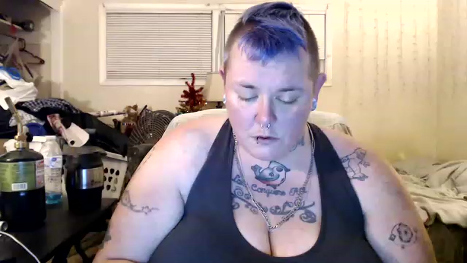 Gallery image thumbnail from AJthePunk420's myfreecams stream on, 01/08/2023, 10:15 image 3 of 20