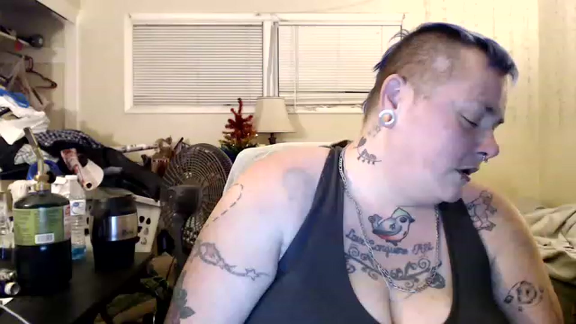 Gallery image thumbnail from AJthePunk420's myfreecams stream on, 01/08/2023, 11:23 image 4 of 20