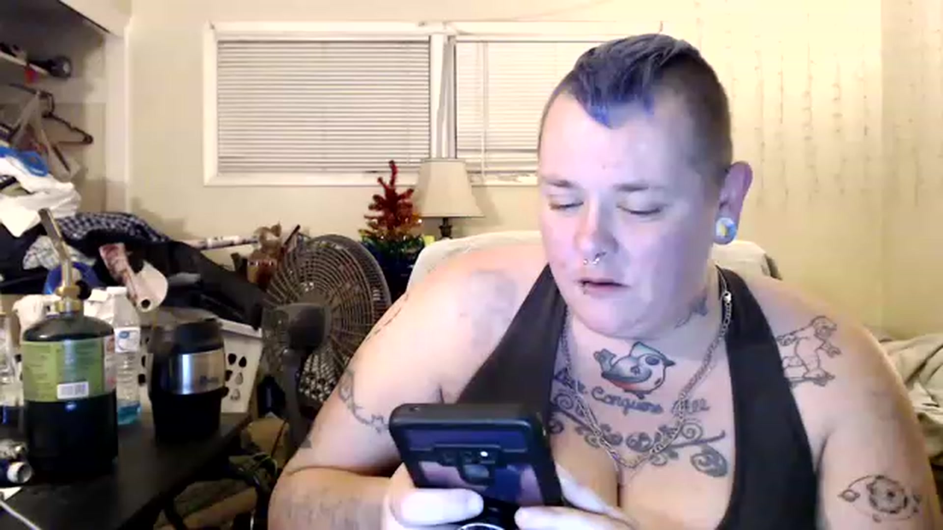 Gallery image thumbnail from AJthePunk420's myfreecams stream on, 01/08/2023, 11:23 image 18 of 20