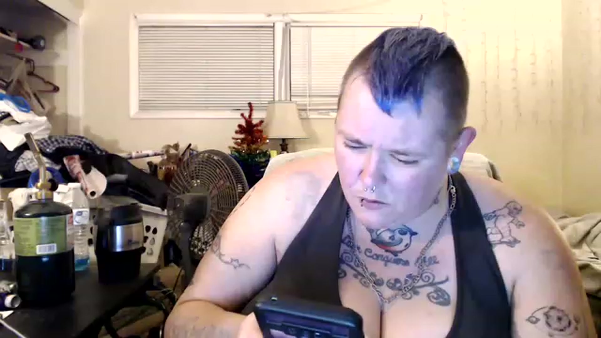 Gallery image thumbnail from AJthePunk420's myfreecams stream on, 01/08/2023, 11:23 image 19 of 20