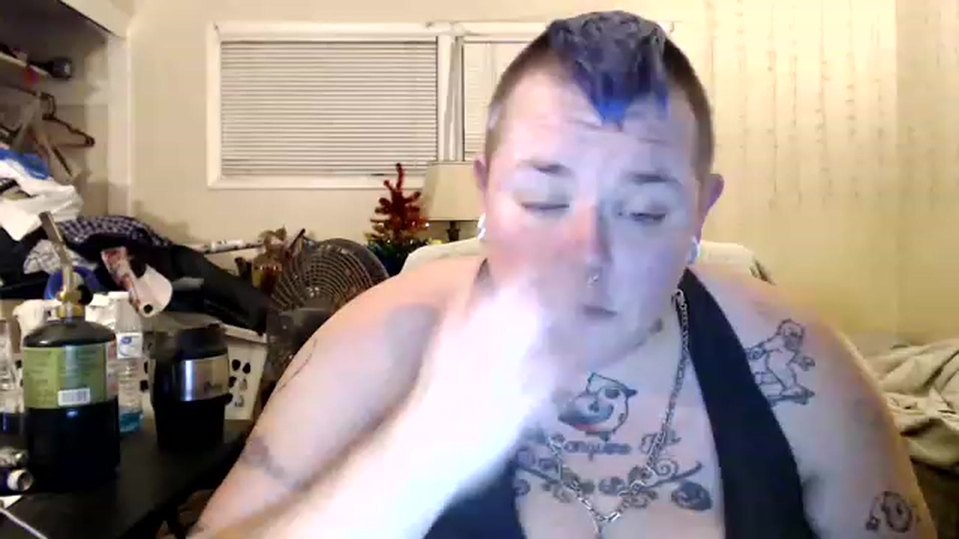 Gallery image thumbnail from AJthePunk420's myfreecams stream on, 01/08/2023, 11:23 image 10 of 20