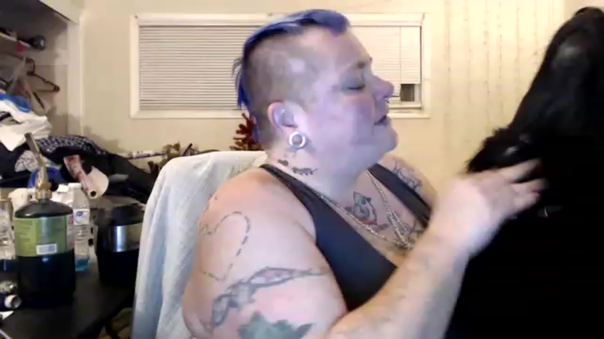 Gallery image thumbnail from AJthePunk420's myfreecams stream on, 01/08/2023, 11:23 image 3 of 20