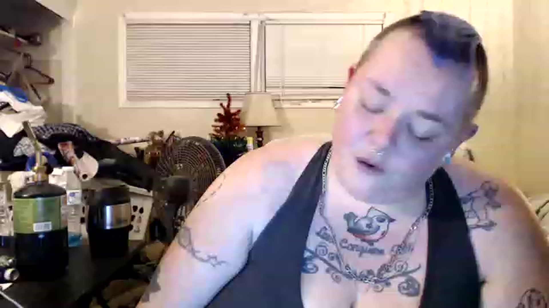 Gallery image thumbnail from AJthePunk420's myfreecams stream on, 01/08/2023, 11:23 image 15 of 20