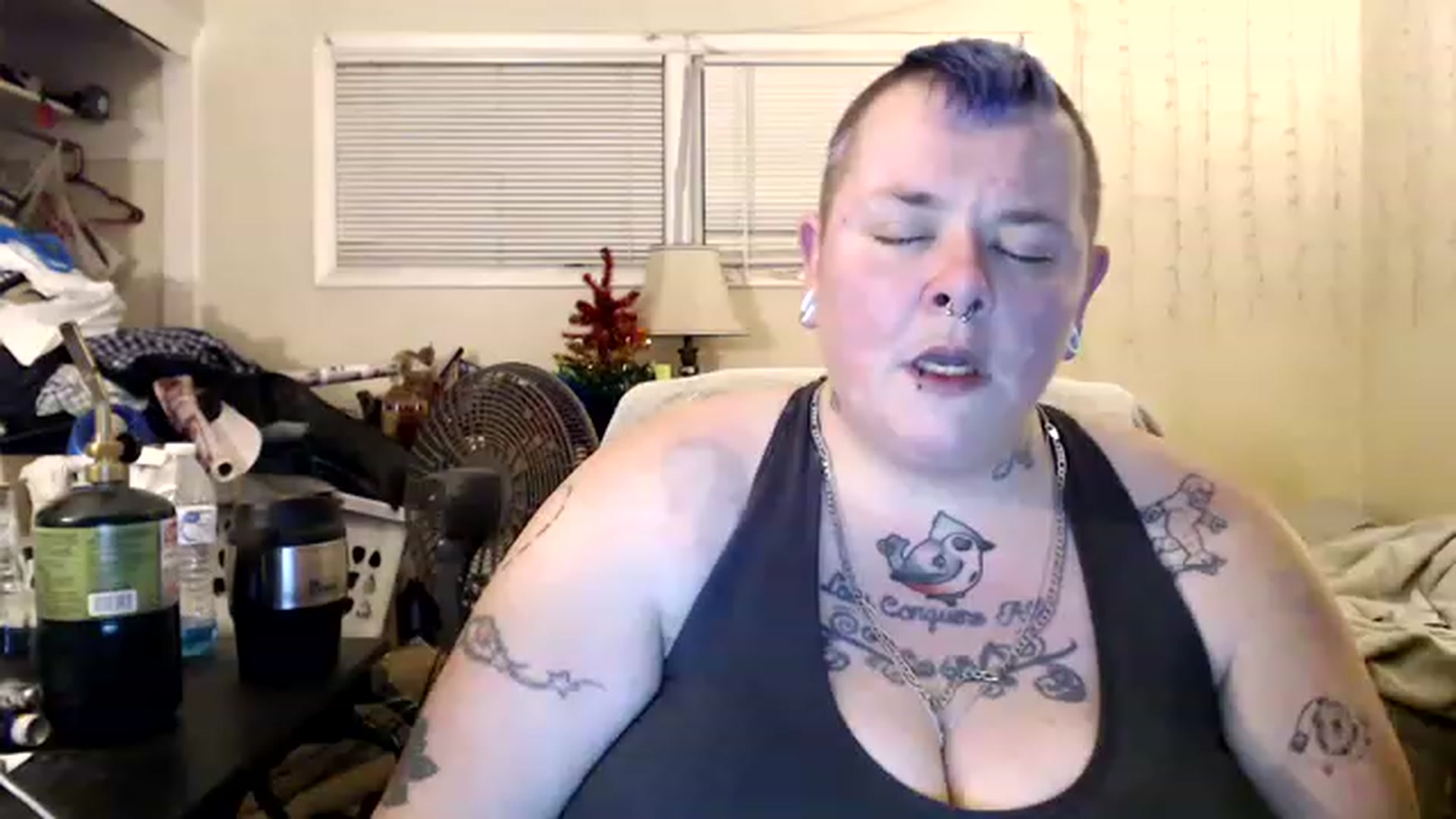 Gallery image thumbnail from AJthePunk420's myfreecams stream on, 01/08/2023, 11:23 image 8 of 20