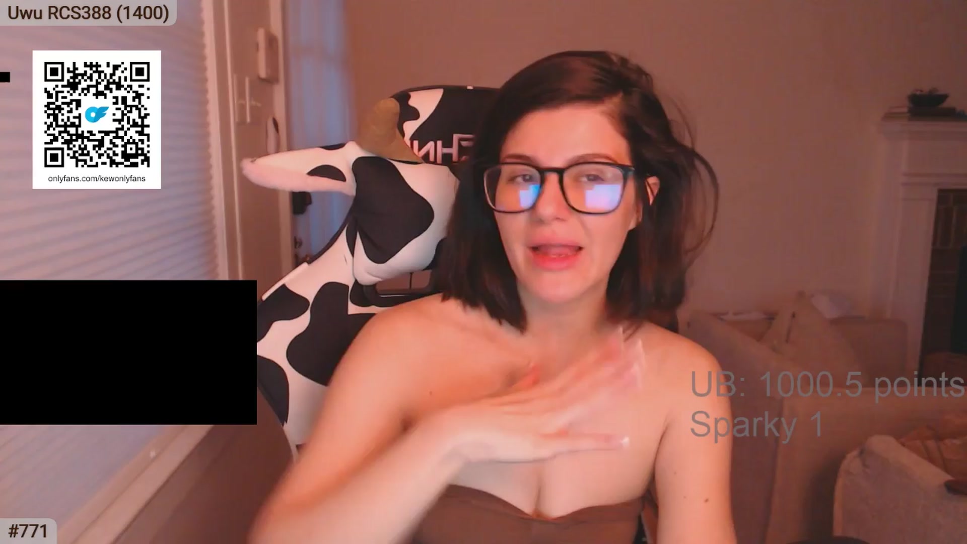 Gallery image thumbnail from AKEWYEAR777's myfreecams stream on, 03/30/2024, 01:00 image 13 of 20