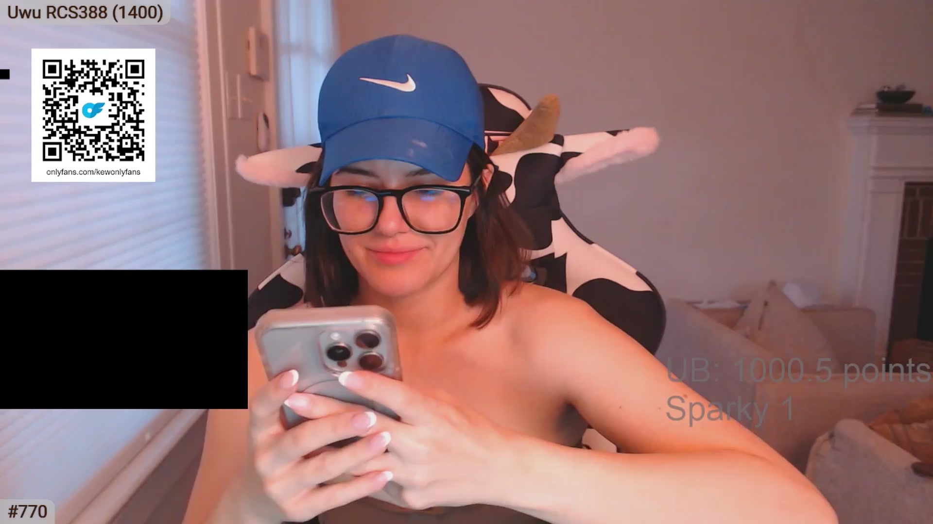 Gallery image thumbnail from AKEWYEAR777's myfreecams stream on, 03/30/2024, 01:00 image 11 of 20