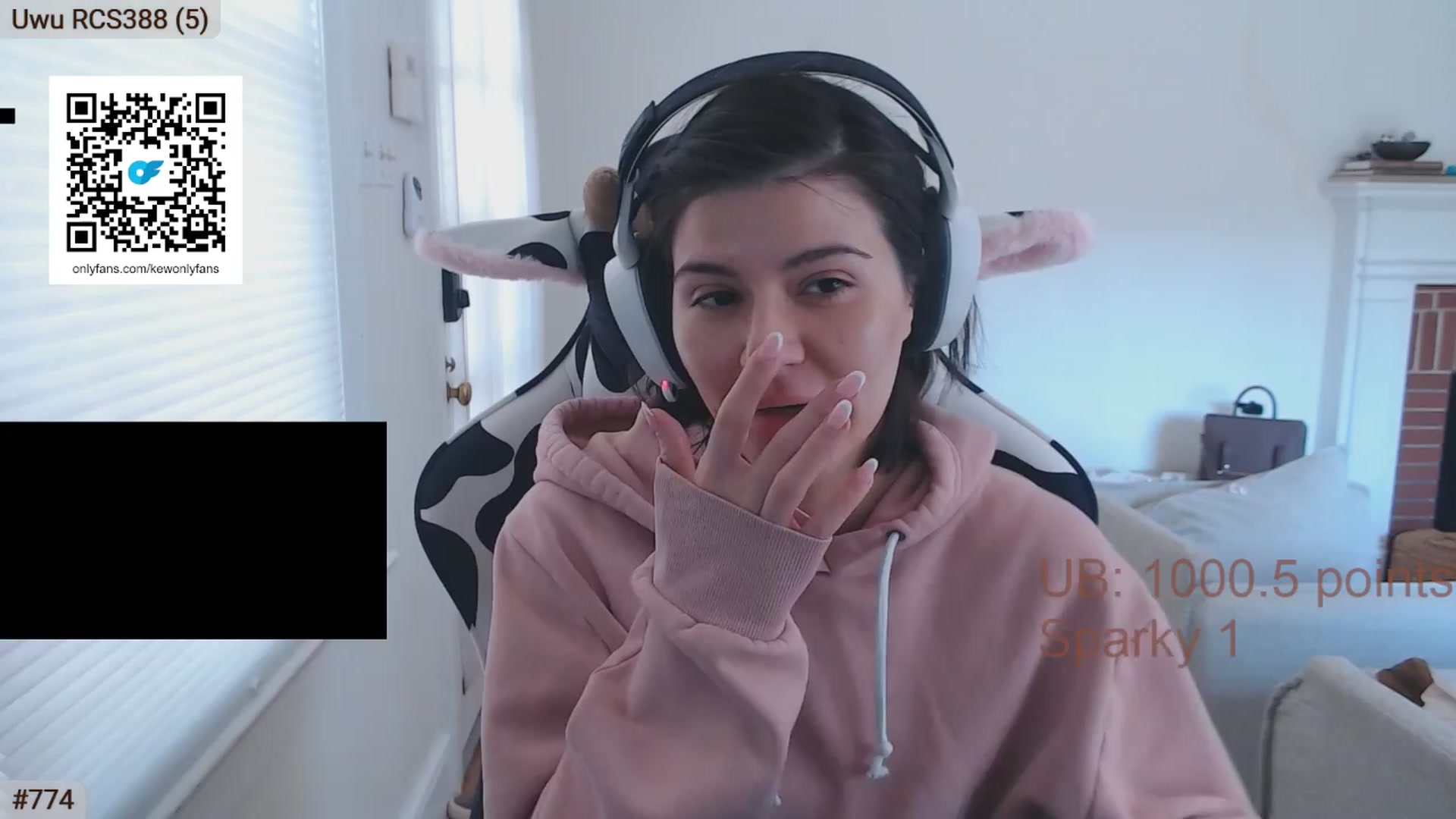 Gallery image thumbnail from AKEWYEAR777's myfreecams stream on, 03/30/2024, 20:21 image 3 of 20