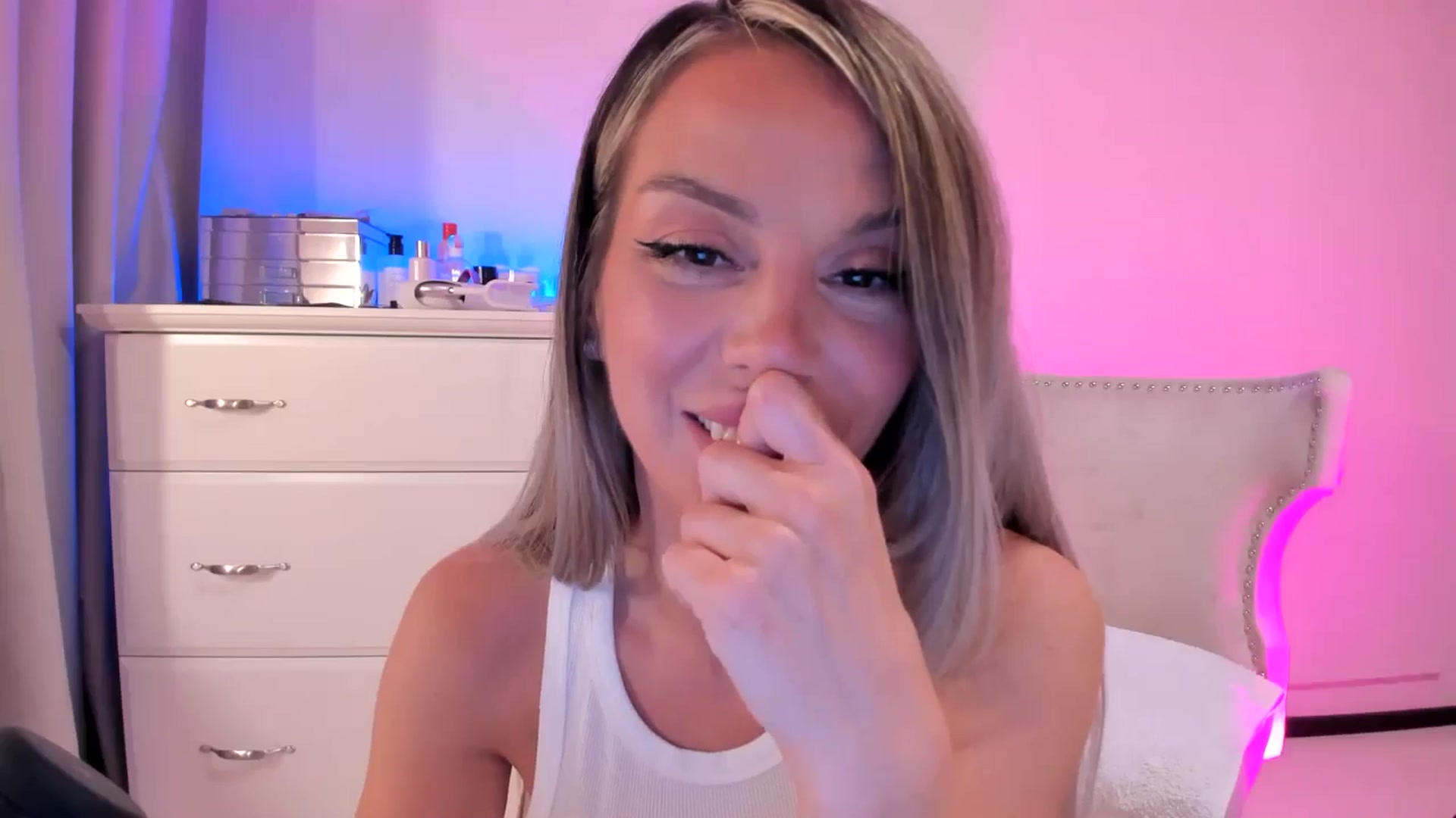 Gallery image thumbnail from ALLYsweet_'s myfreecams stream on, 06/06/2025, 23:38 image 20 of 20
