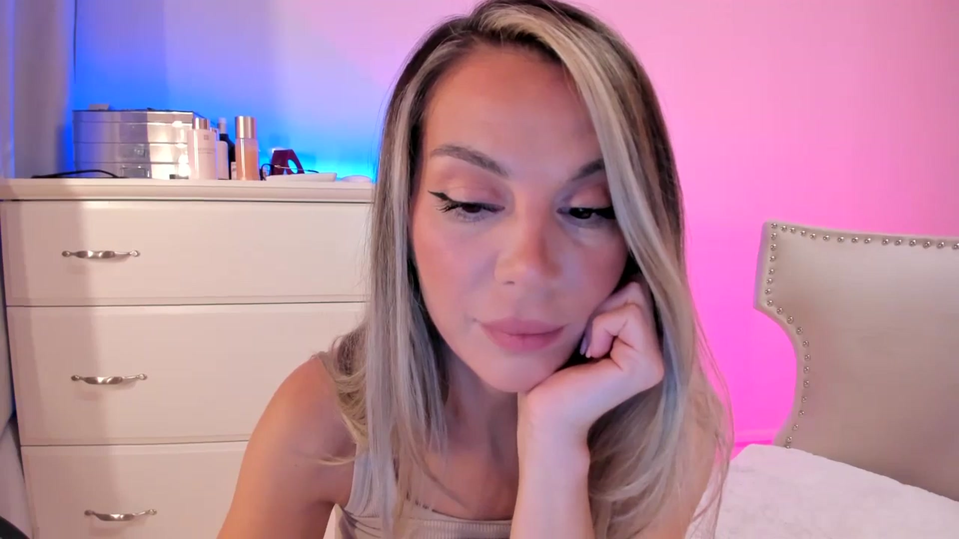 Gallery image thumbnail from ALLYsweet_'s myfreecams stream on, 06/11/2025, 23:52 image 11 of 20