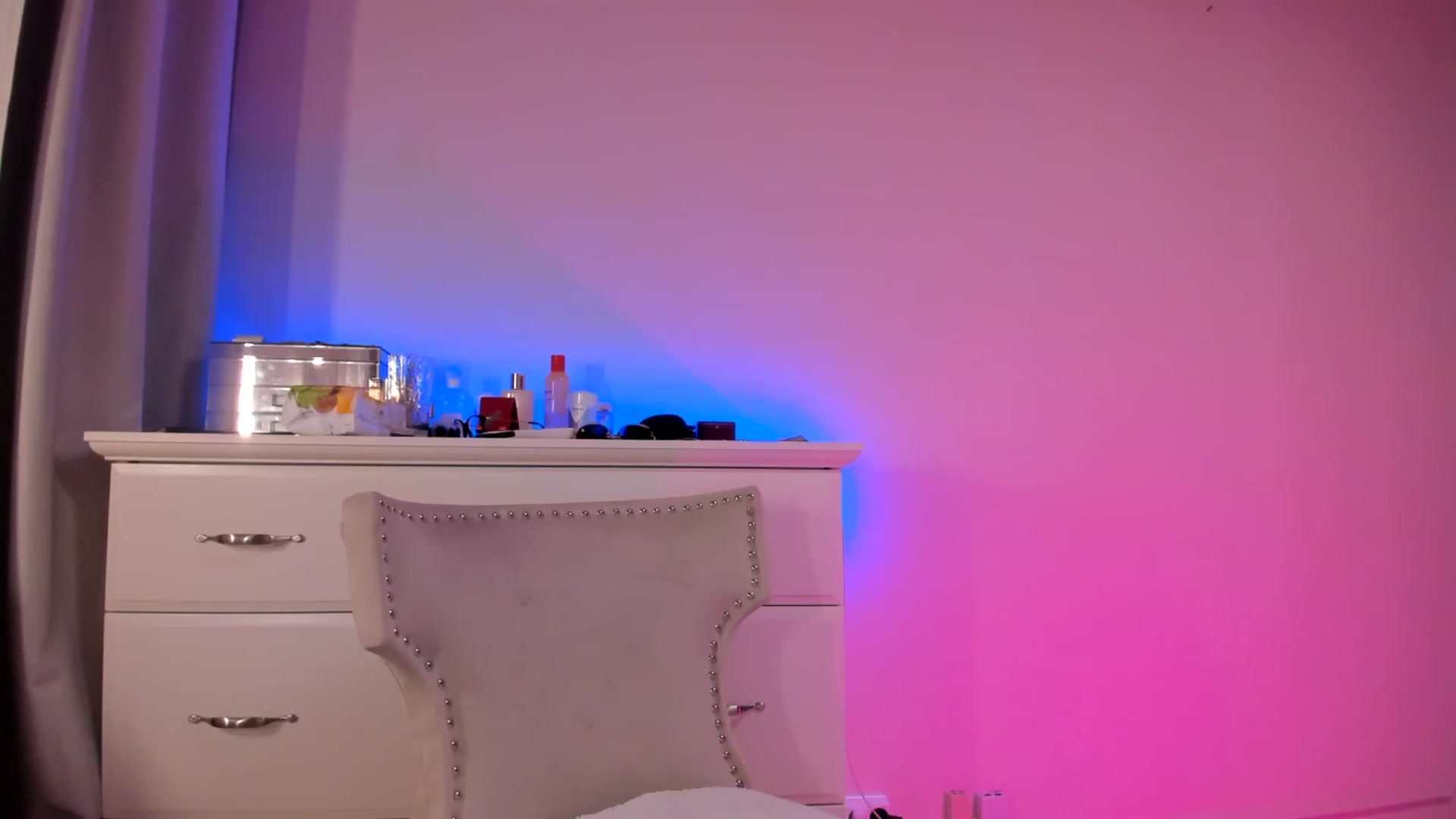 Gallery image thumbnail from ALLYsweet_'s myfreecams stream on, 06/15/2025, 24:30 image 15 of 20