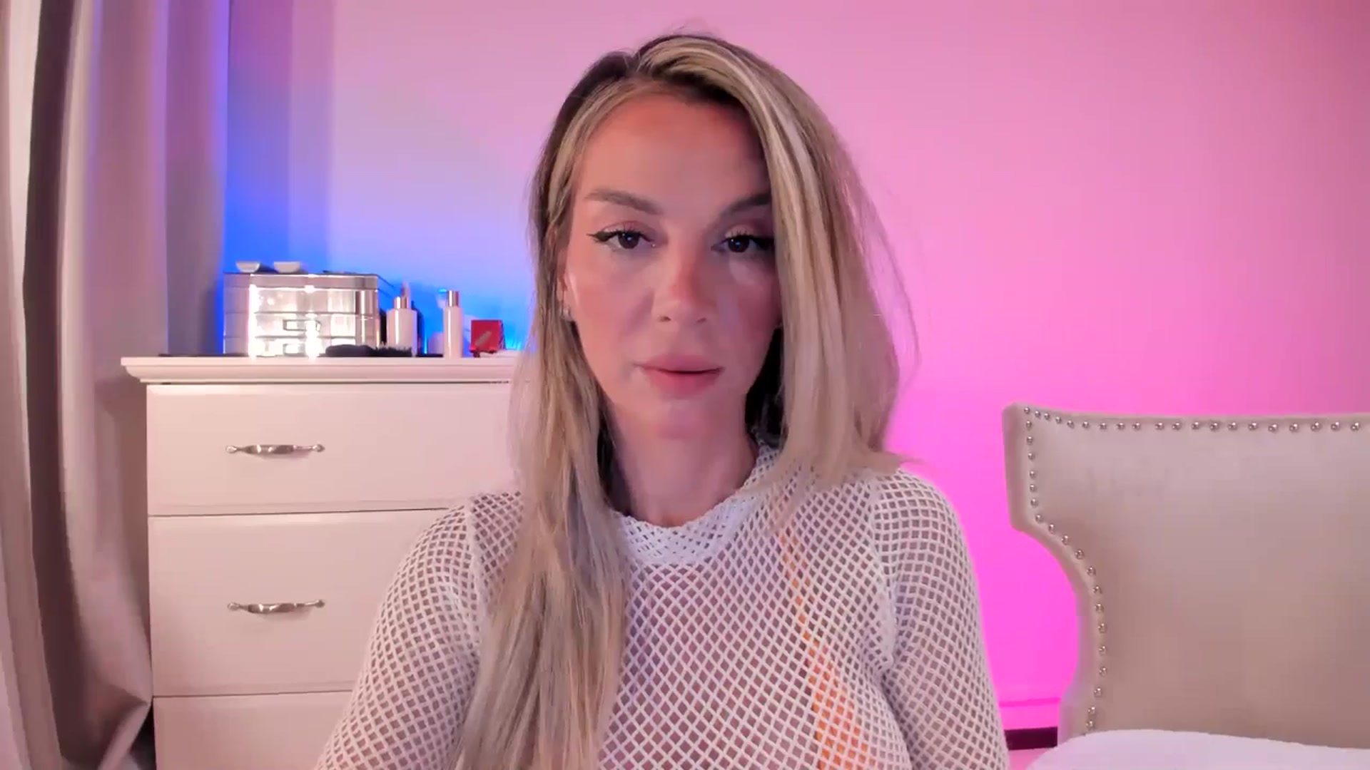 Gallery image thumbnail from ALLYsweet_'s myfreecams stream on, 06/16/2025, 22:59 image 3 of 20