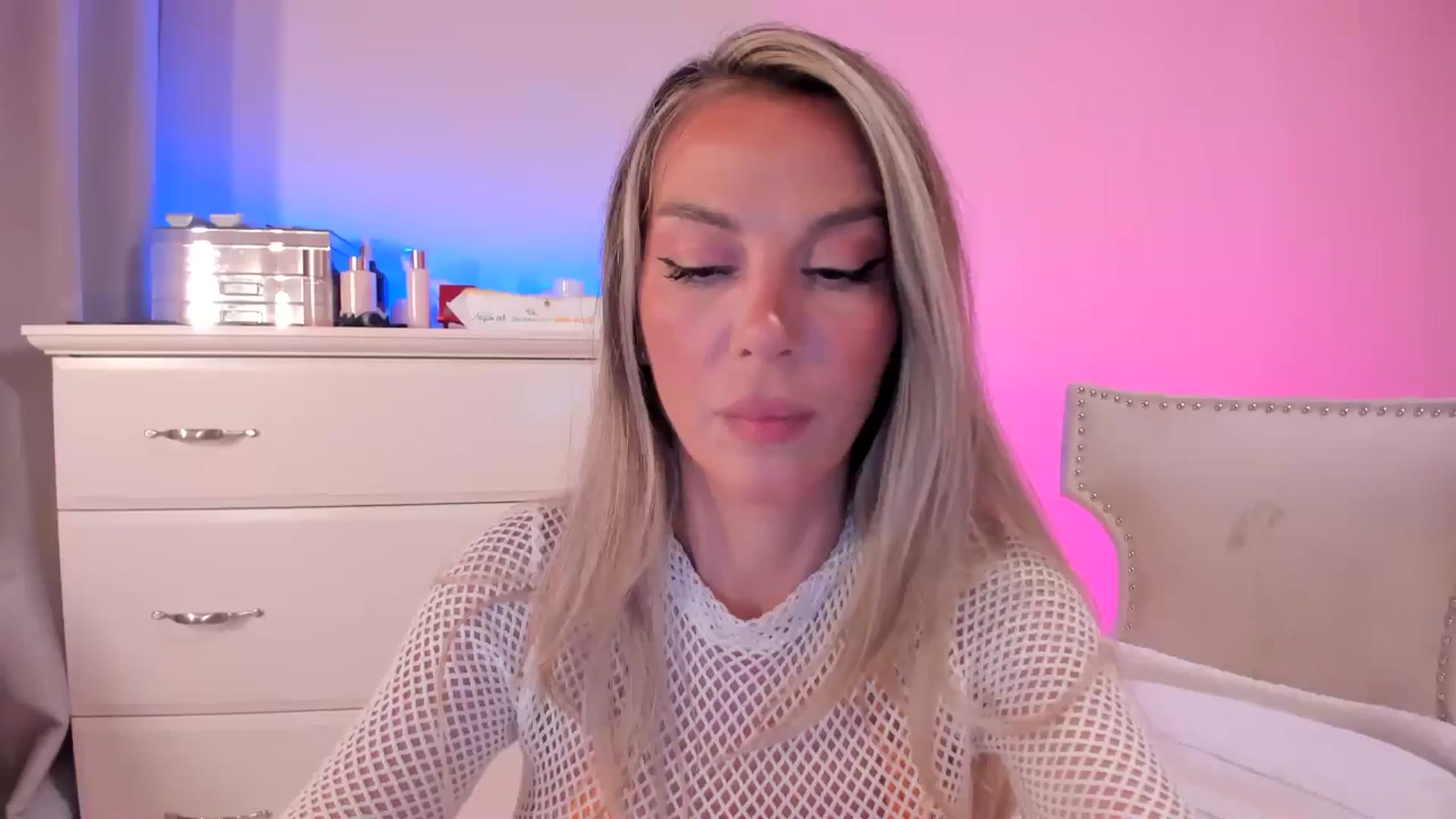 Gallery image thumbnail from ALLYsweet_'s myfreecams stream on, 06/16/2025, 23:18 image 3 of 20