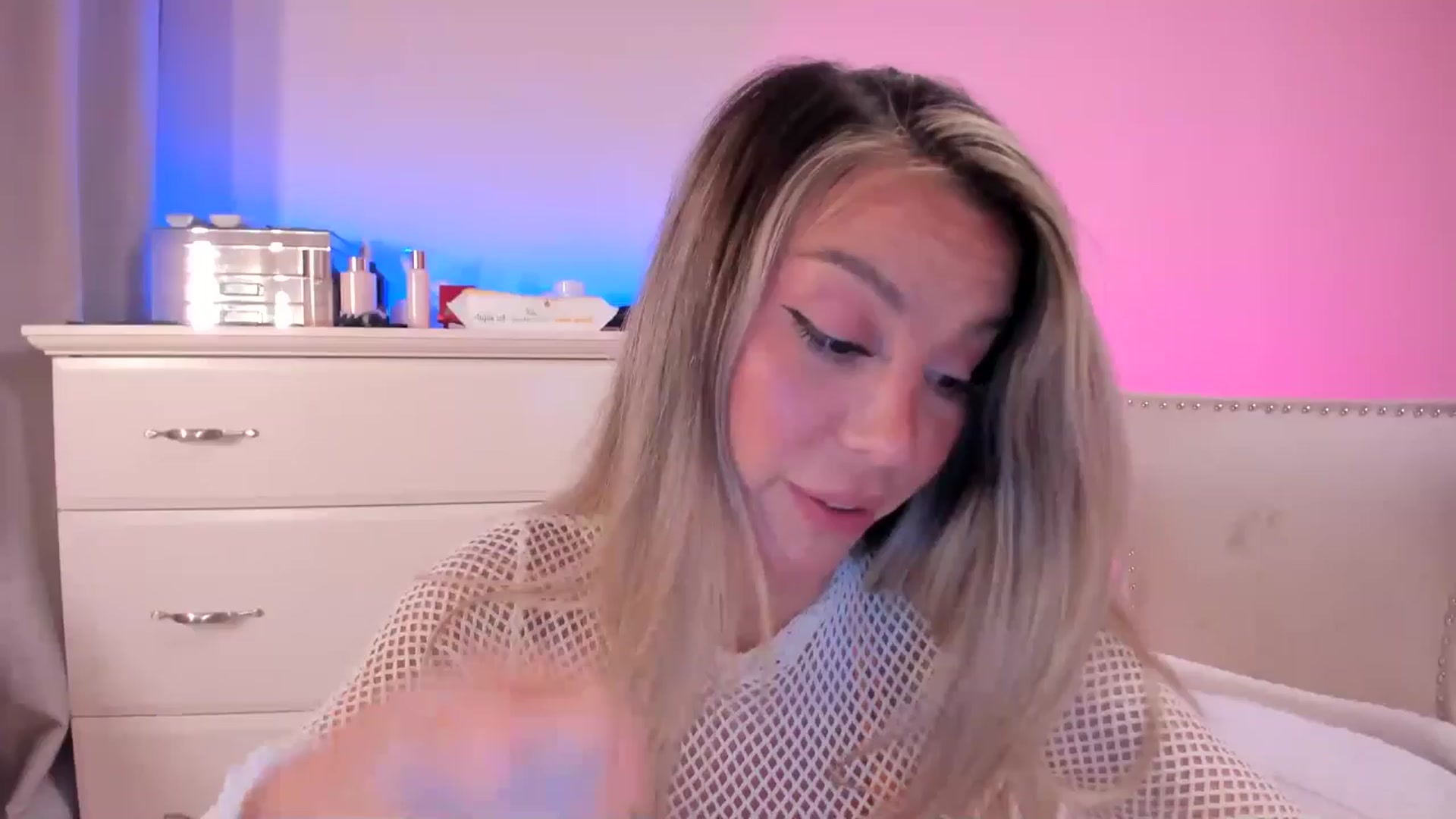 Gallery image thumbnail from ALLYsweet_'s myfreecams stream on, 06/16/2025, 23:18 image 1 of 20