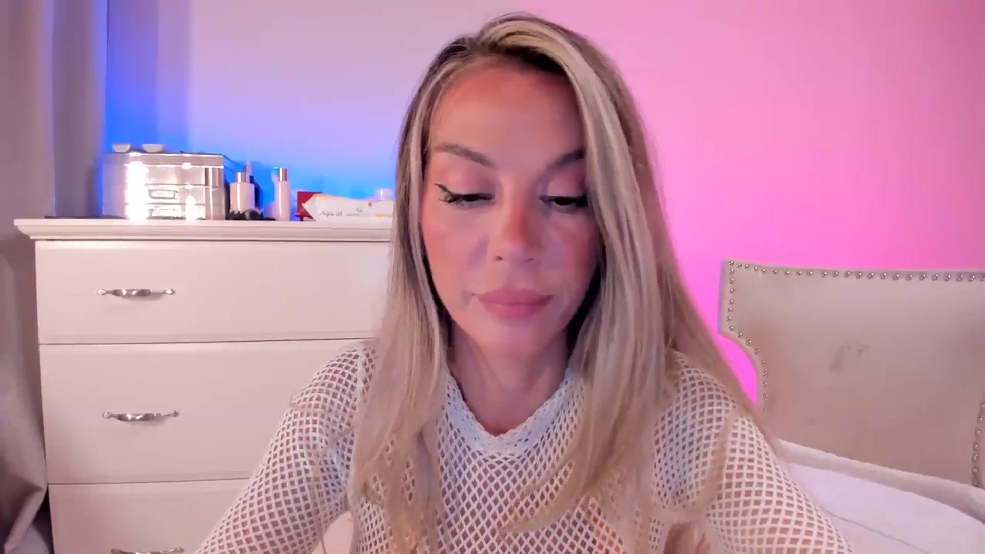 Gallery image thumbnail from ALLYsweet_'s myfreecams stream on, 06/16/2025, 23:18 image 6 of 20