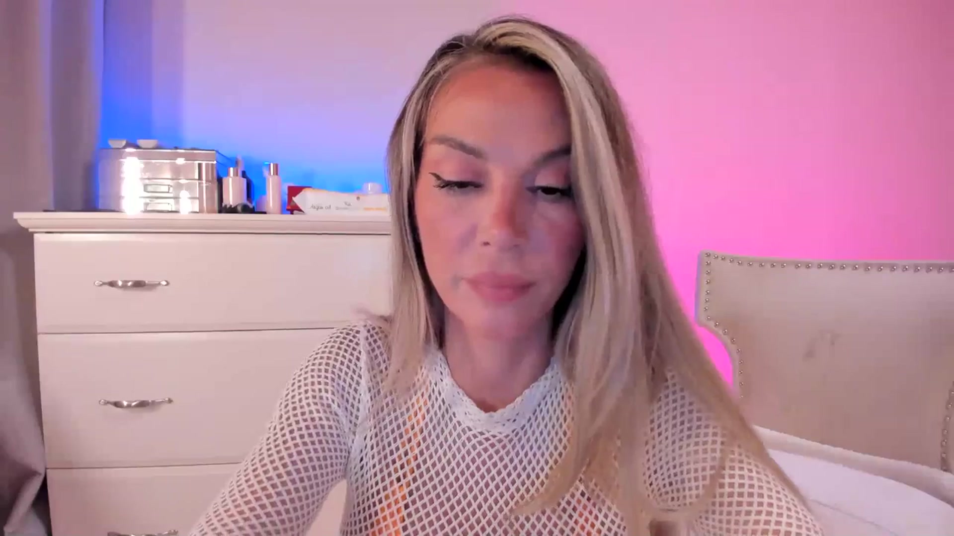 Gallery image thumbnail from ALLYsweet_'s myfreecams stream on, 06/16/2025, 23:18 image 13 of 20