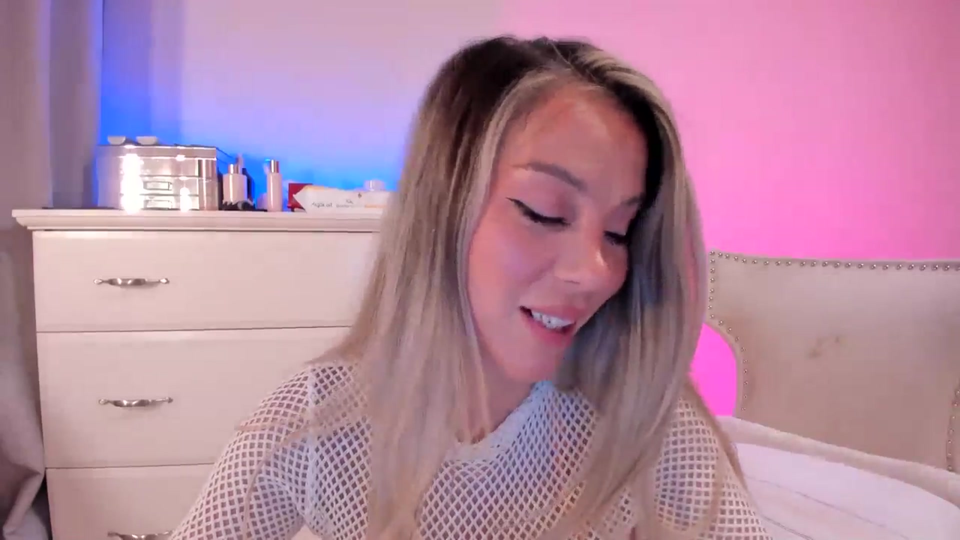 Gallery image thumbnail from ALLYsweet_'s myfreecams stream on, 06/16/2025, 23:18 image 4 of 20