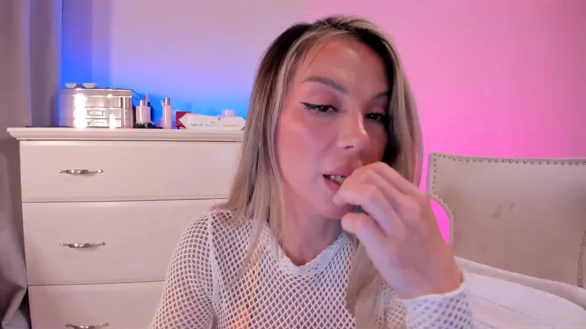 Gallery image thumbnail from ALLYsweet_'s myfreecams stream on, 06/16/2025, 23:18 image 12 of 20