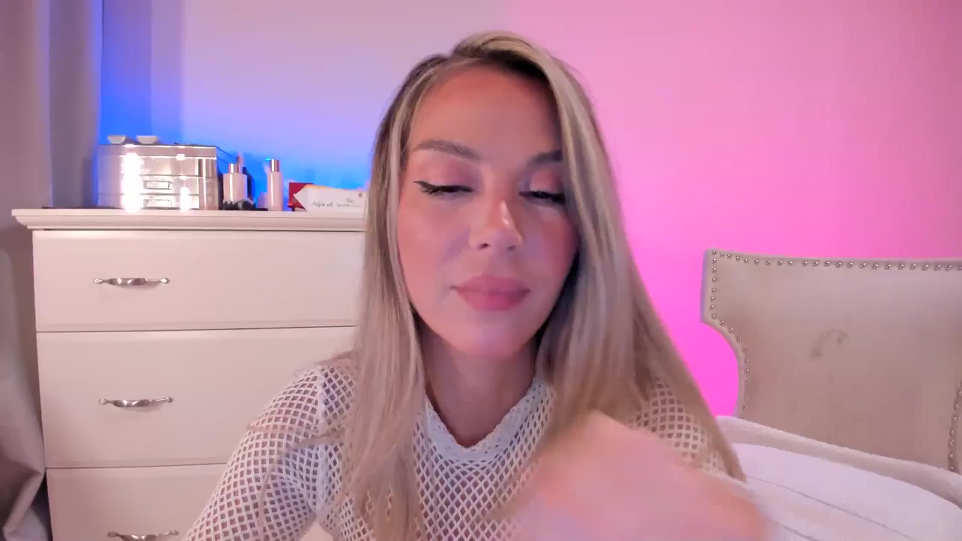Gallery image thumbnail from ALLYsweet_'s myfreecams stream on, 06/16/2025, 23:18 image 5 of 20