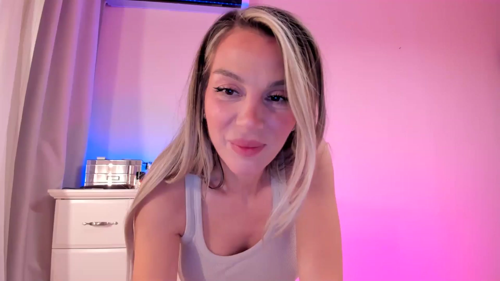 Gallery image thumbnail from ALLYsweet_'s myfreecams stream on, 06/22/2025, 22:05 image 3 of 20