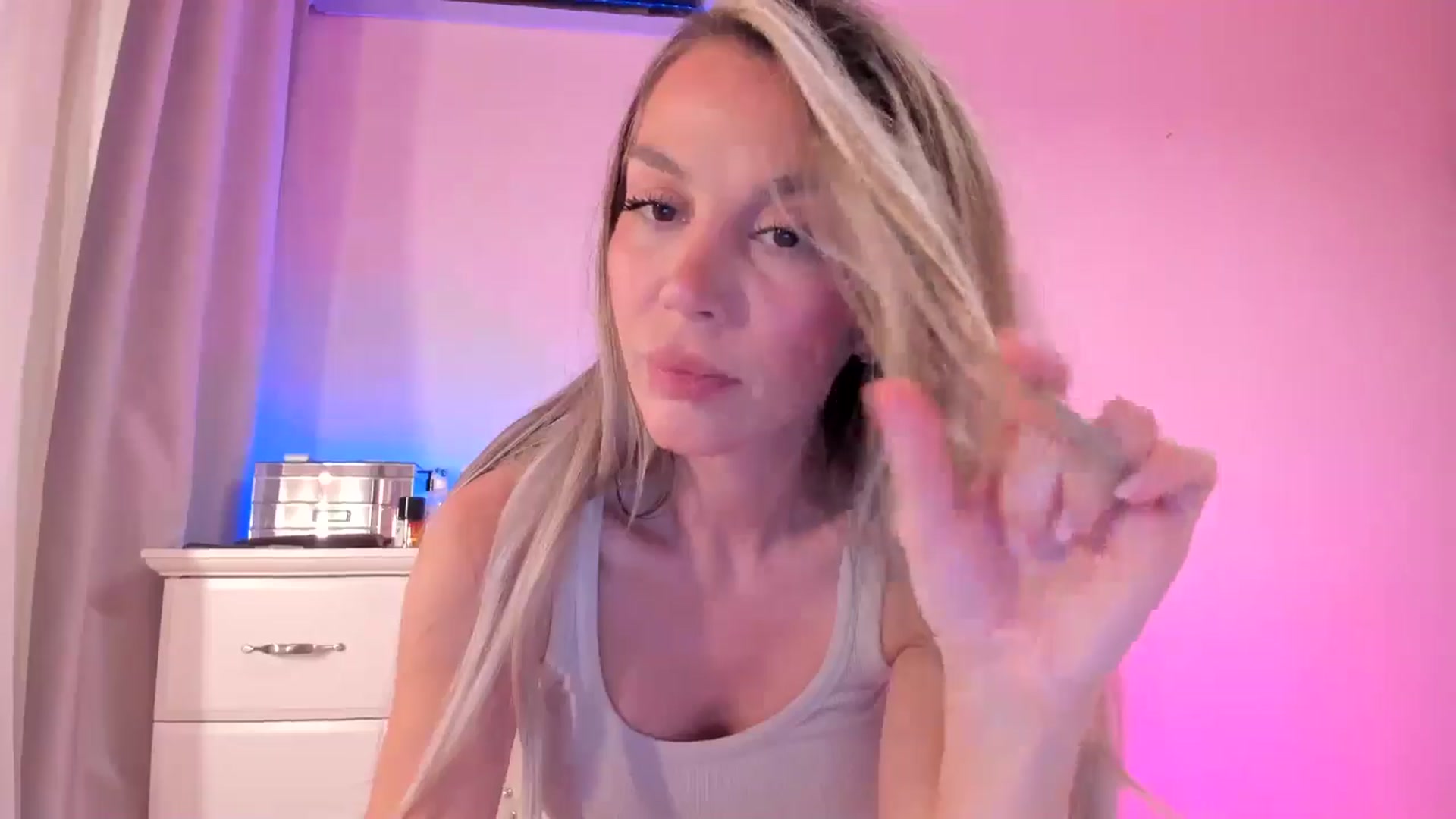 Gallery image thumbnail from ALLYsweet_'s myfreecams stream on, 06/22/2025, 22:05 image 5 of 20