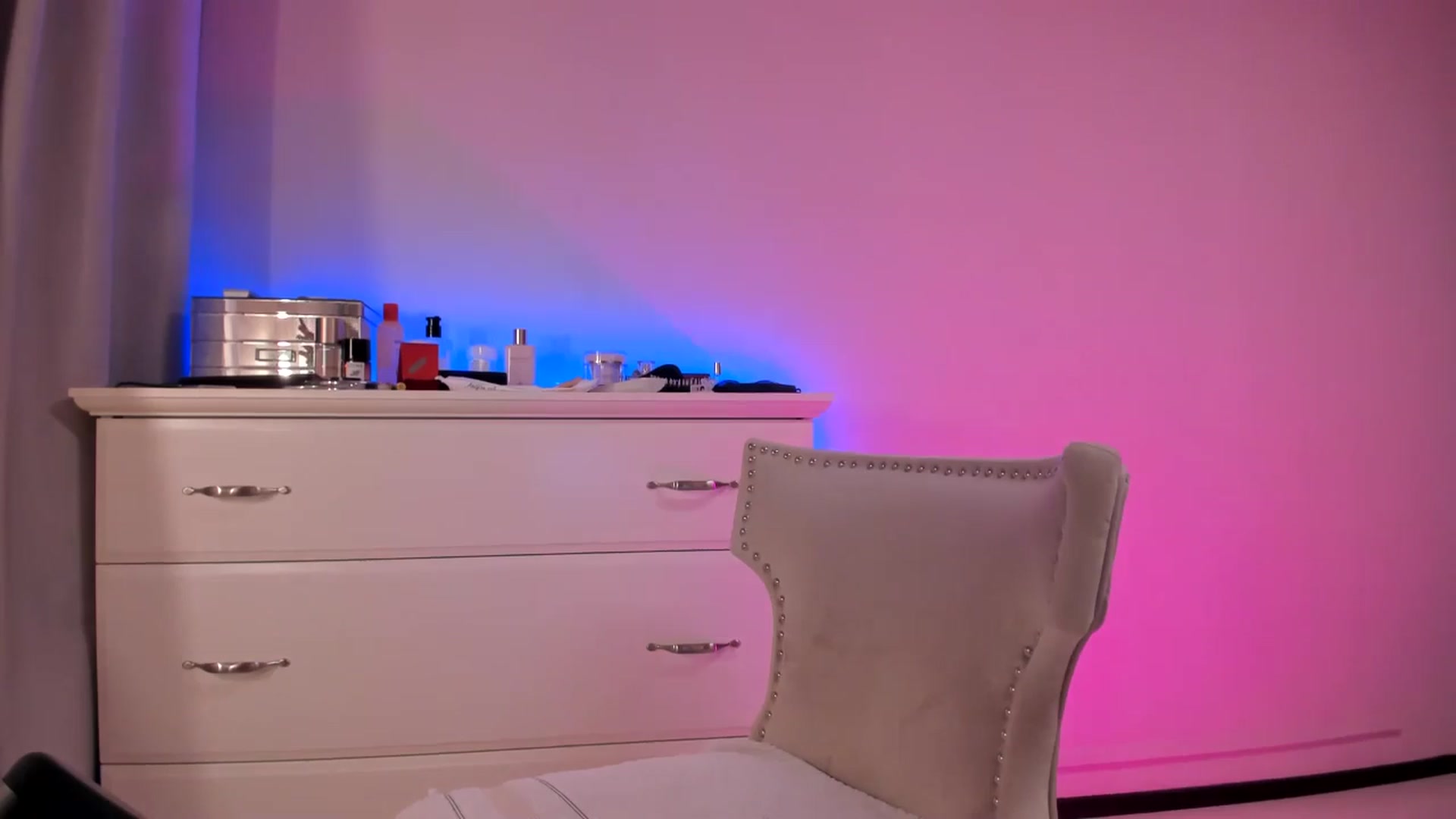 Gallery image thumbnail from ALLYsweet_'s myfreecams stream on, 06/25/2025, 22:04 image 15 of 20