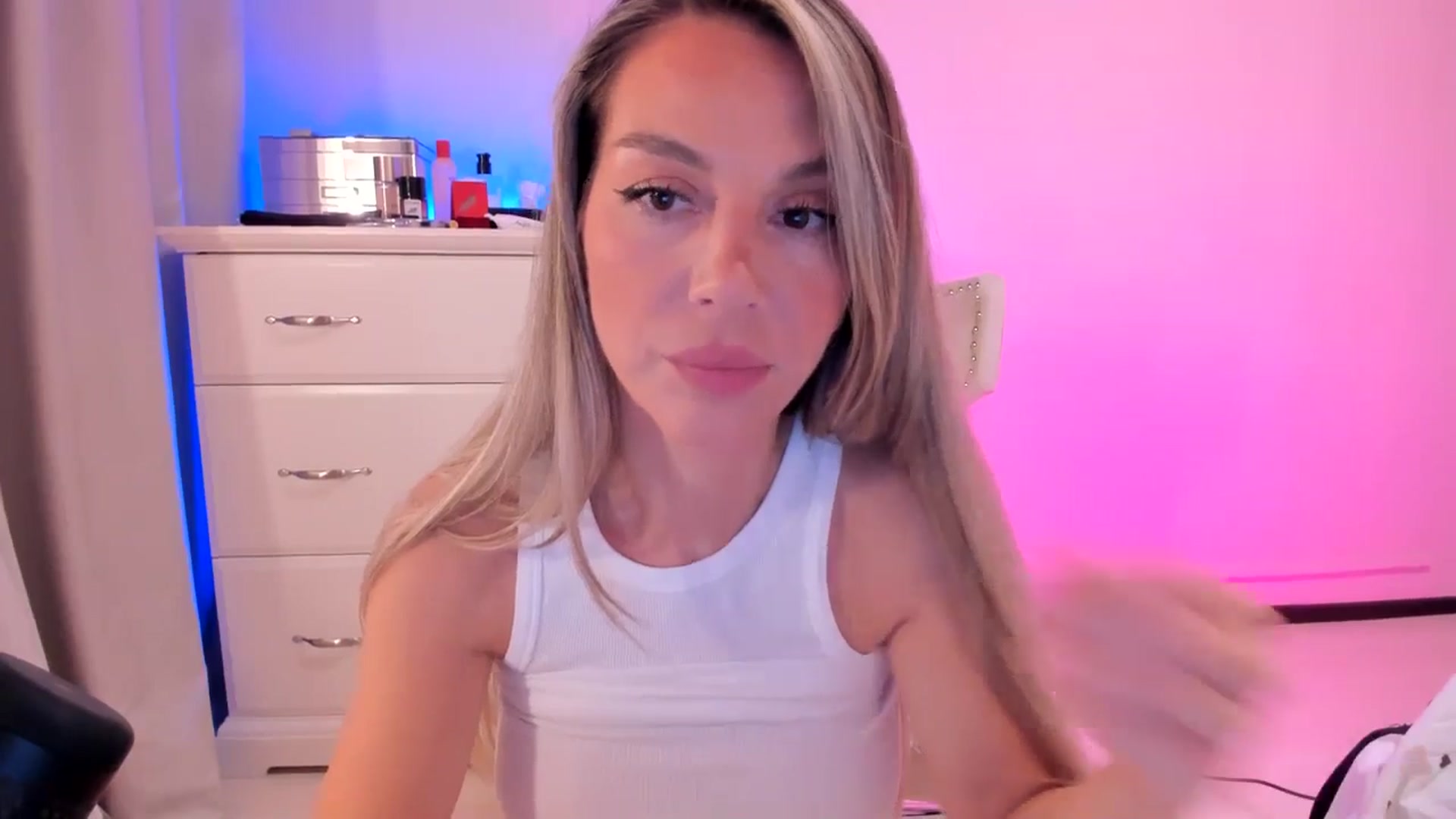Gallery image thumbnail from ALLYsweet_'s myfreecams stream on, 06/25/2025, 23:36 image 14 of 20