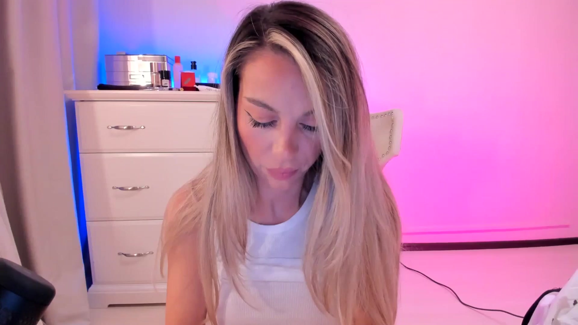 Gallery image thumbnail from ALLYsweet_'s myfreecams stream on, 06/25/2025, 23:36 image 18 of 20
