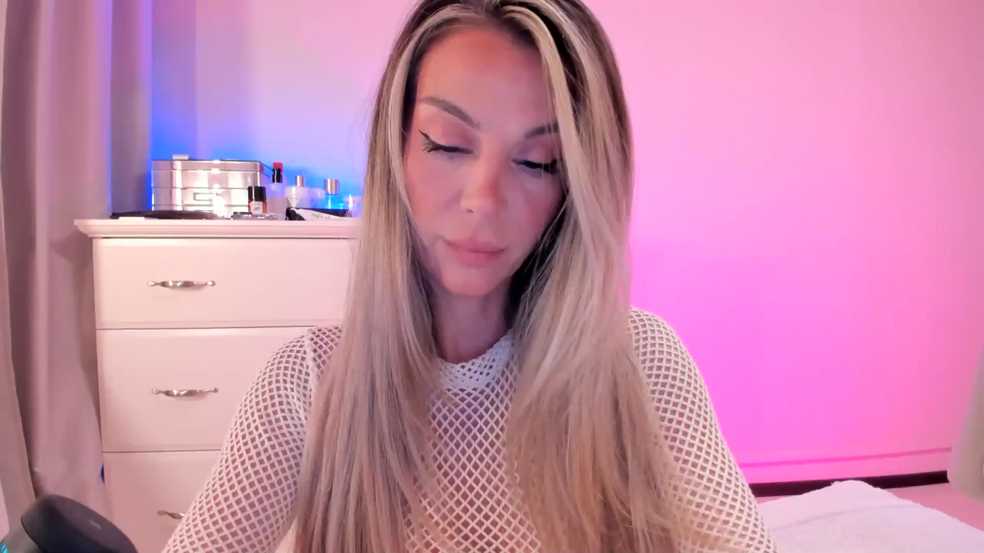 Gallery image thumbnail from ALLYsweet_'s myfreecams stream on, 06/26/2025, 22:14 image 3 of 20