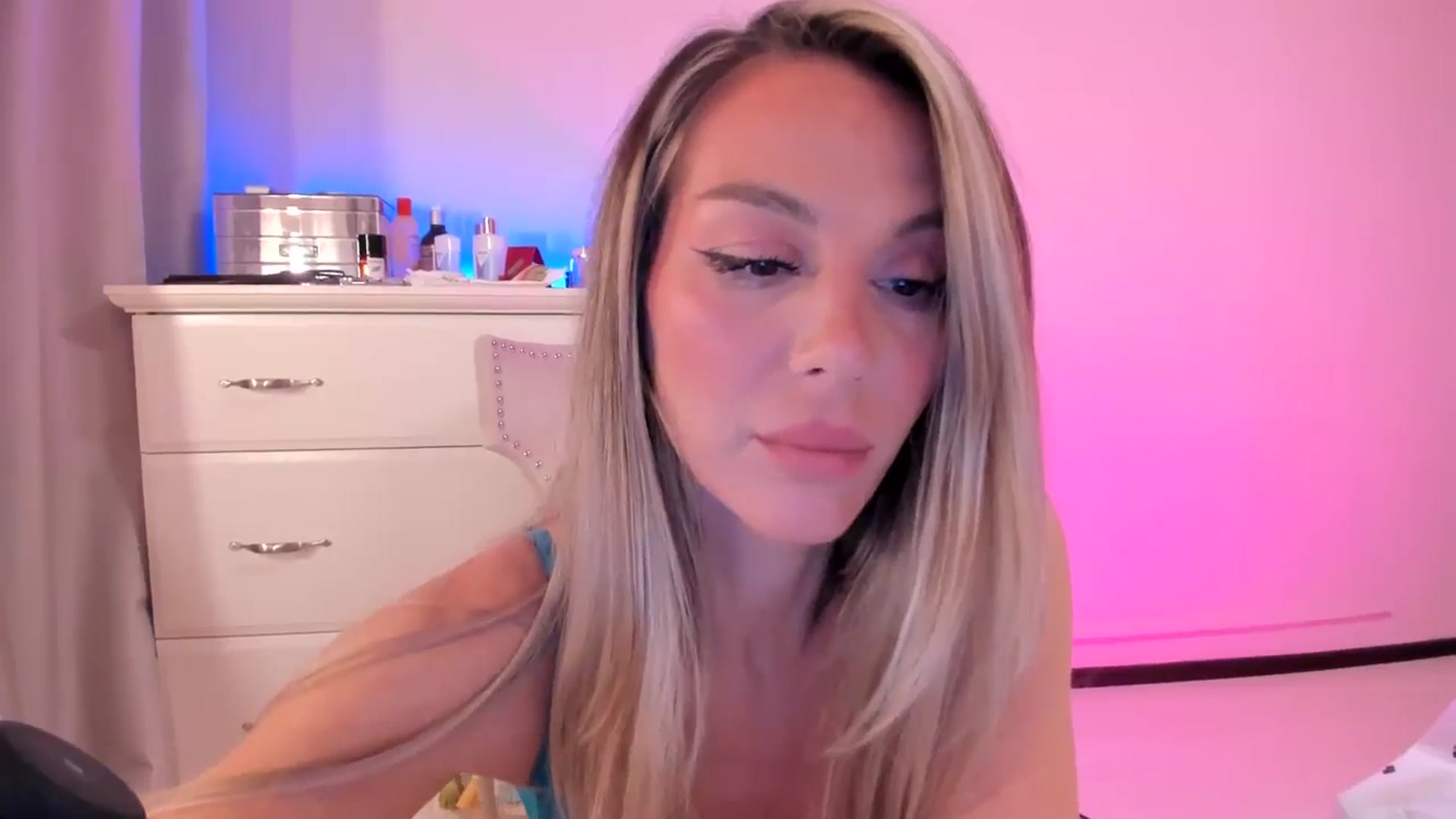 Gallery image thumbnail from ALLYsweet_'s myfreecams stream on, 06/28/2025, 23:49 image 20 of 20