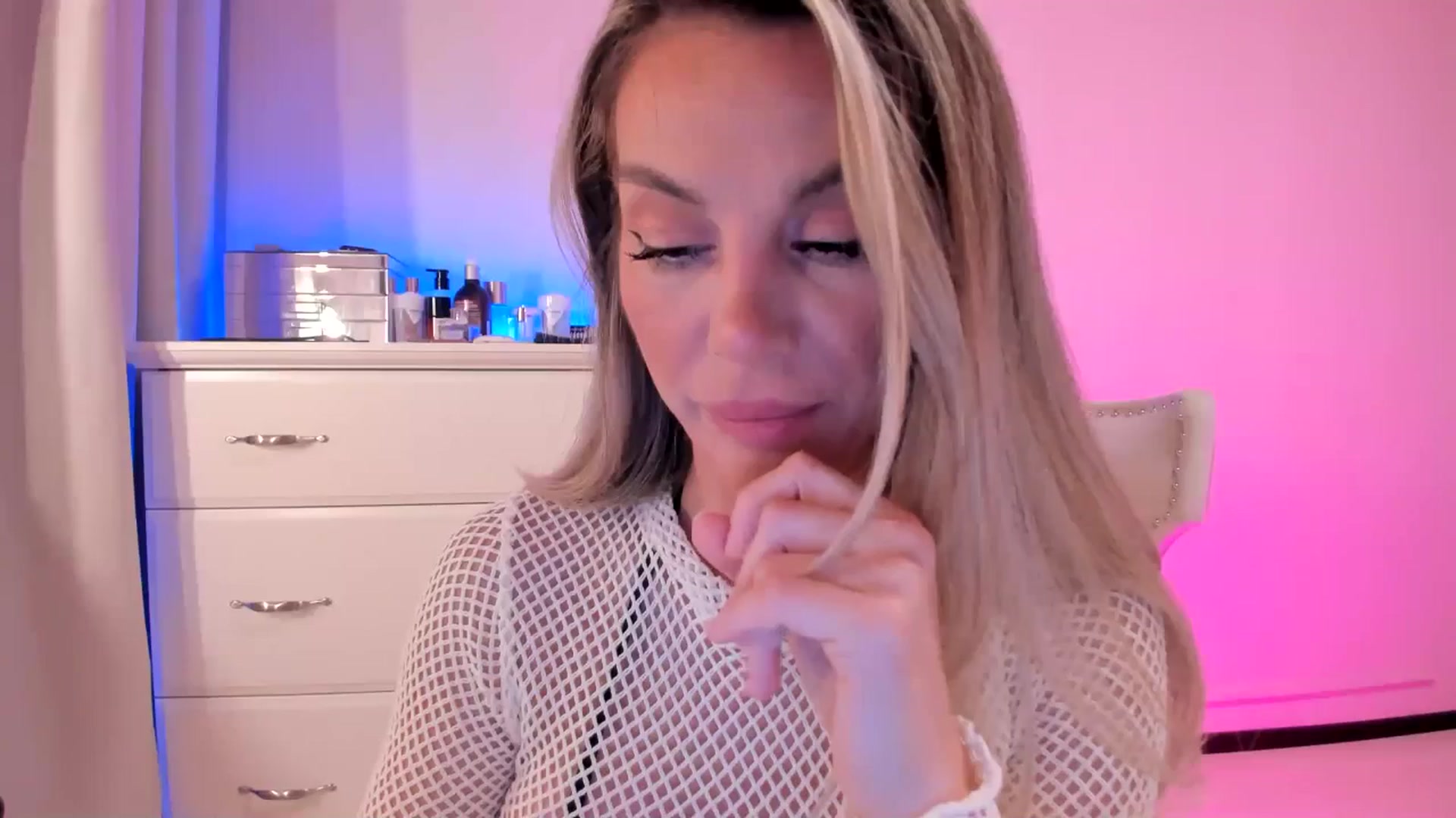 Gallery image thumbnail from ALLYsweet_'s myfreecams stream on, 07/02/2025, 22:08 image 4 of 20