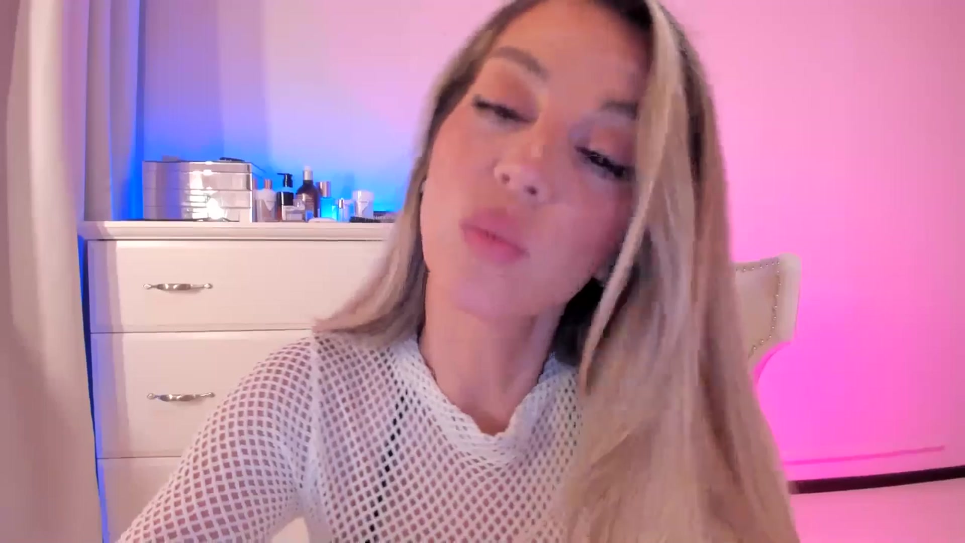 Gallery image thumbnail from ALLYsweet_'s myfreecams stream on, 07/02/2025, 22:08 image 5 of 20