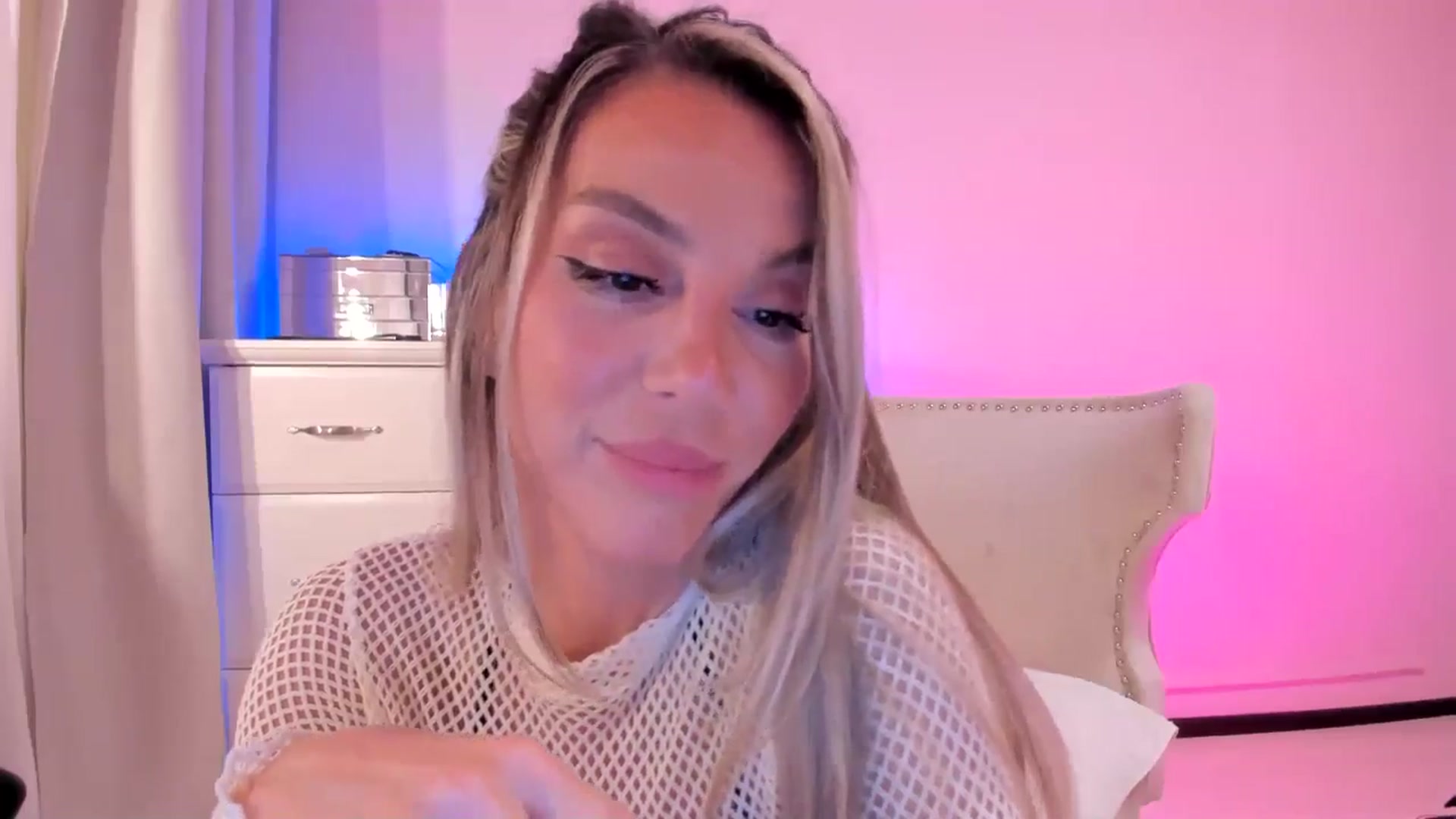 Gallery image thumbnail from ALLYsweet_'s myfreecams stream on, 07/03/2025, 24:01 image 19 of 20