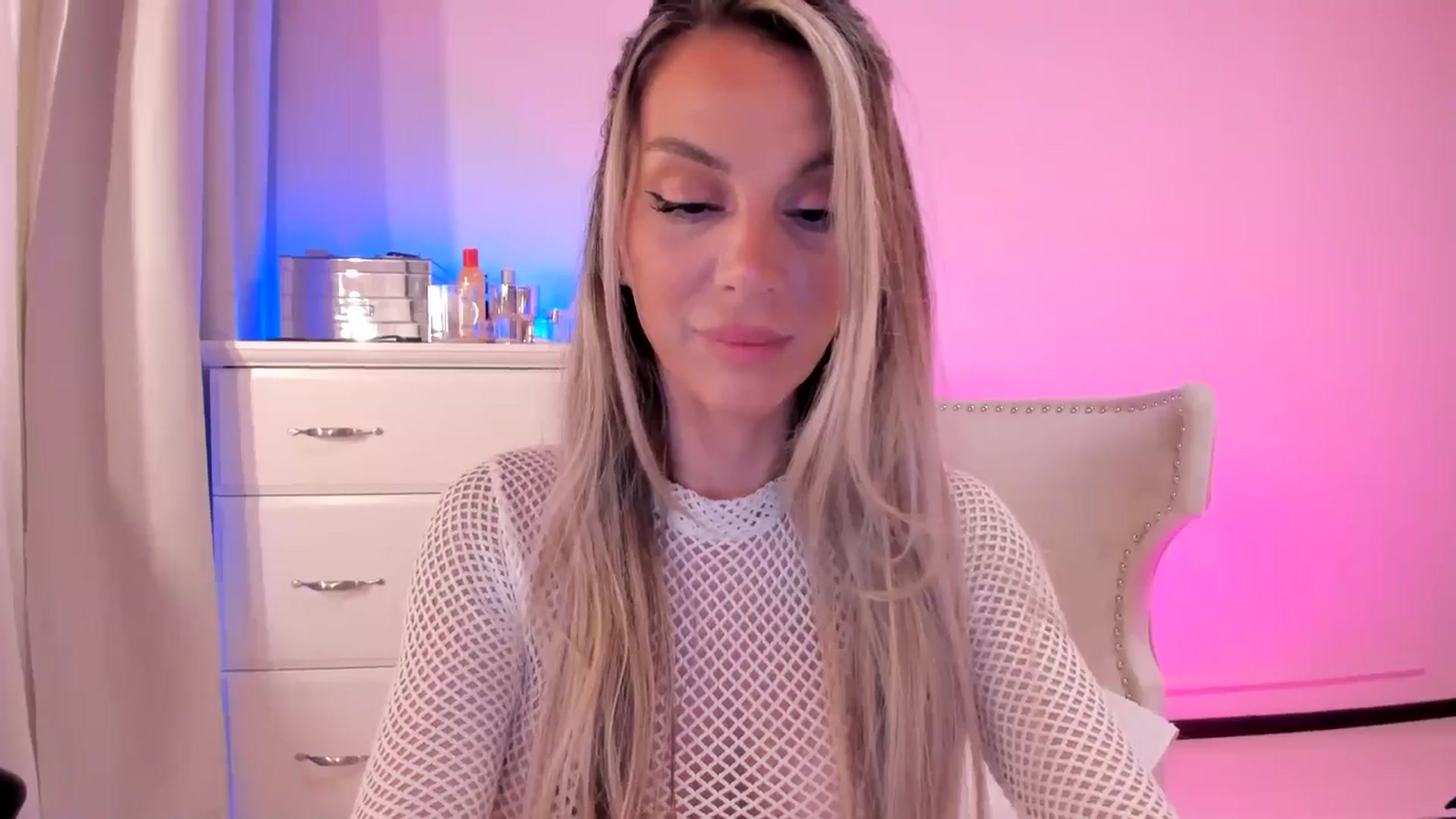 Gallery image thumbnail from ALLYsweet_'s myfreecams stream on, 07/03/2025, 24:01 image 18 of 20