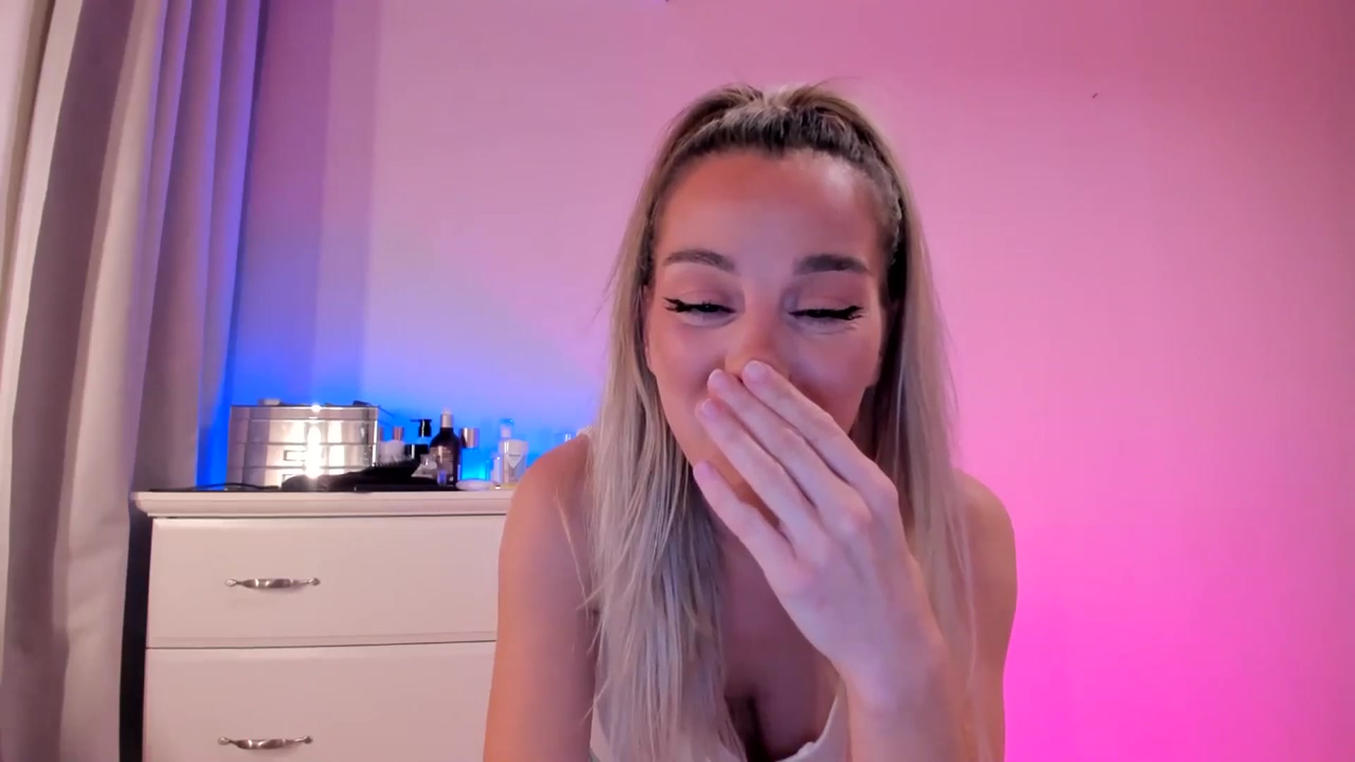 Gallery image thumbnail from ALLYsweet_'s myfreecams stream on, 07/05/2025, 22:02 image 19 of 20