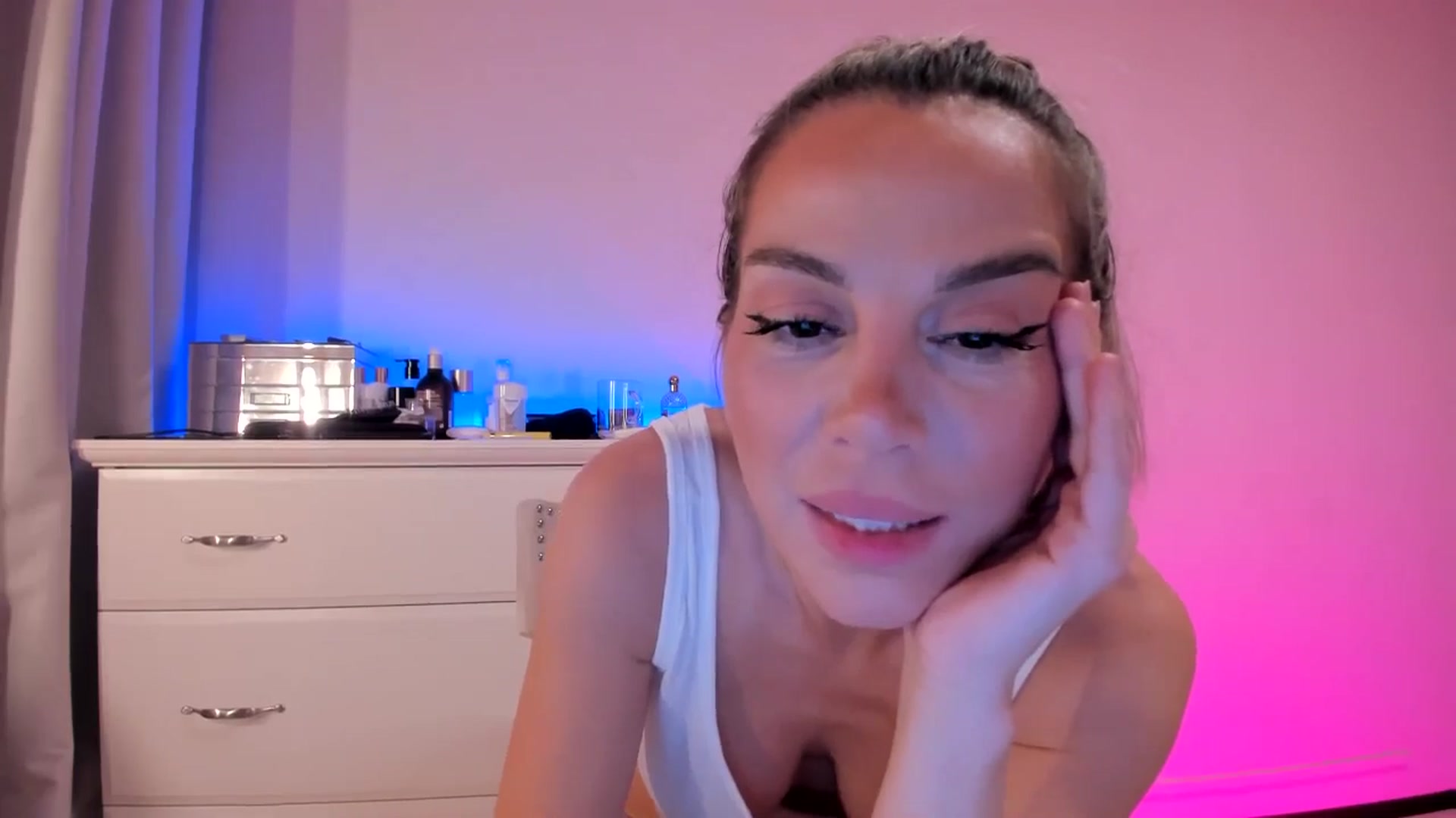 Gallery image thumbnail from ALLYsweet_'s myfreecams stream on, 07/06/2025, 24:07 image 16 of 20