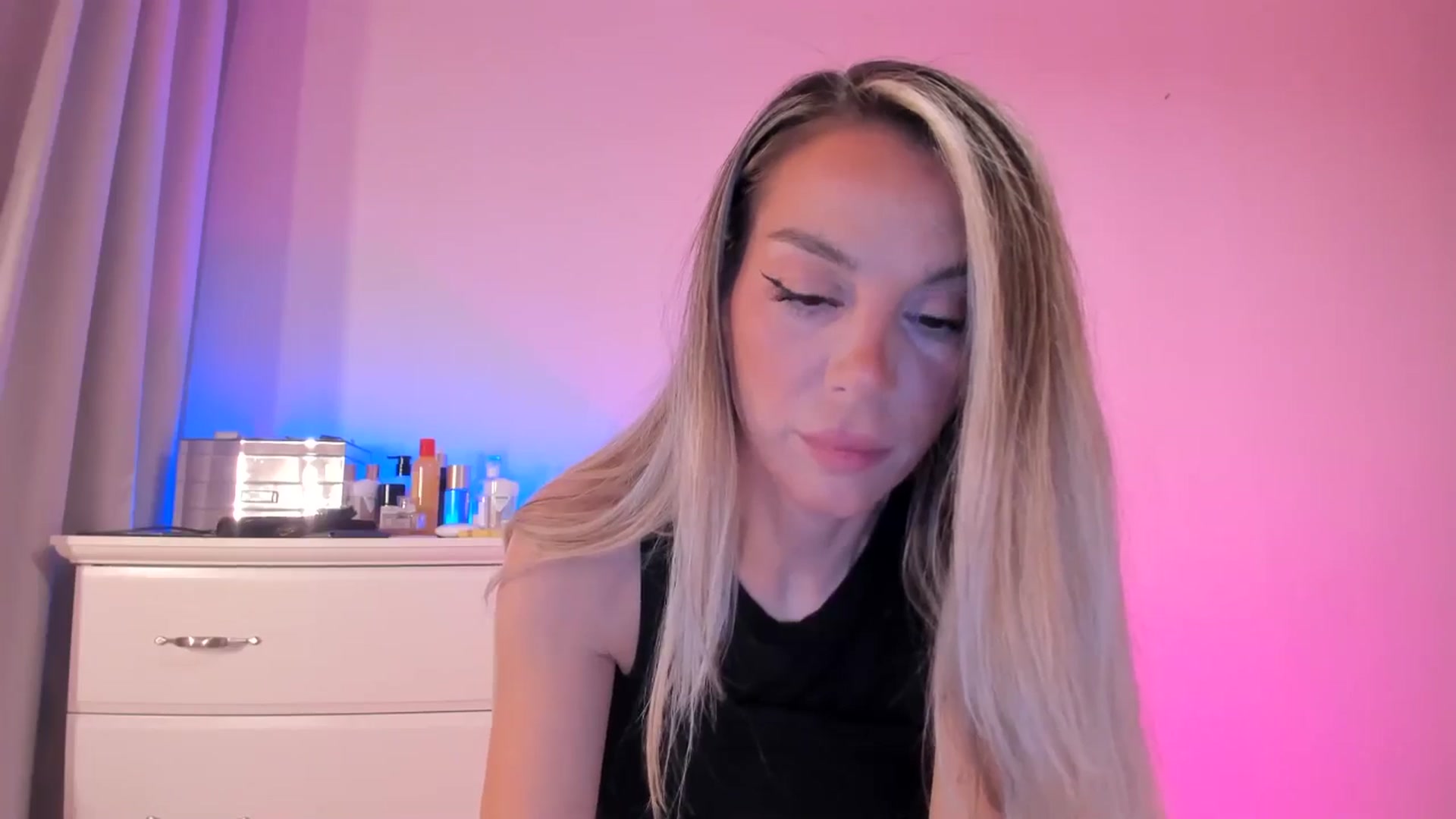 Gallery image thumbnail from ALLYsweet_'s myfreecams stream on, 07/06/2025, 21:58 image 13 of 20